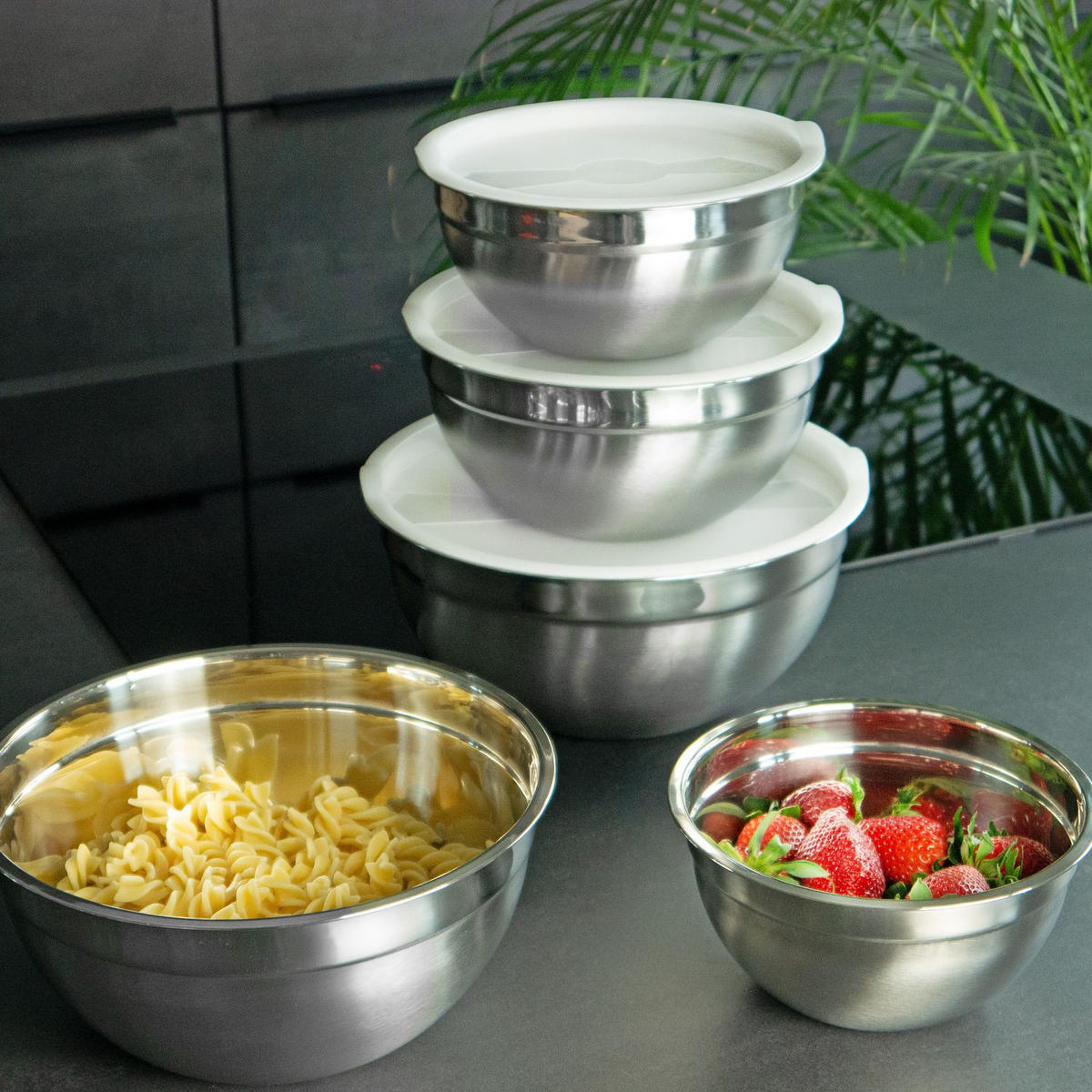 SALAT RÜHRSCHÜSSEL Set mit Deckeln in verschiedenen Größen (5-tlg.) - Silberfarben, Metall (22cm) - Intirilife