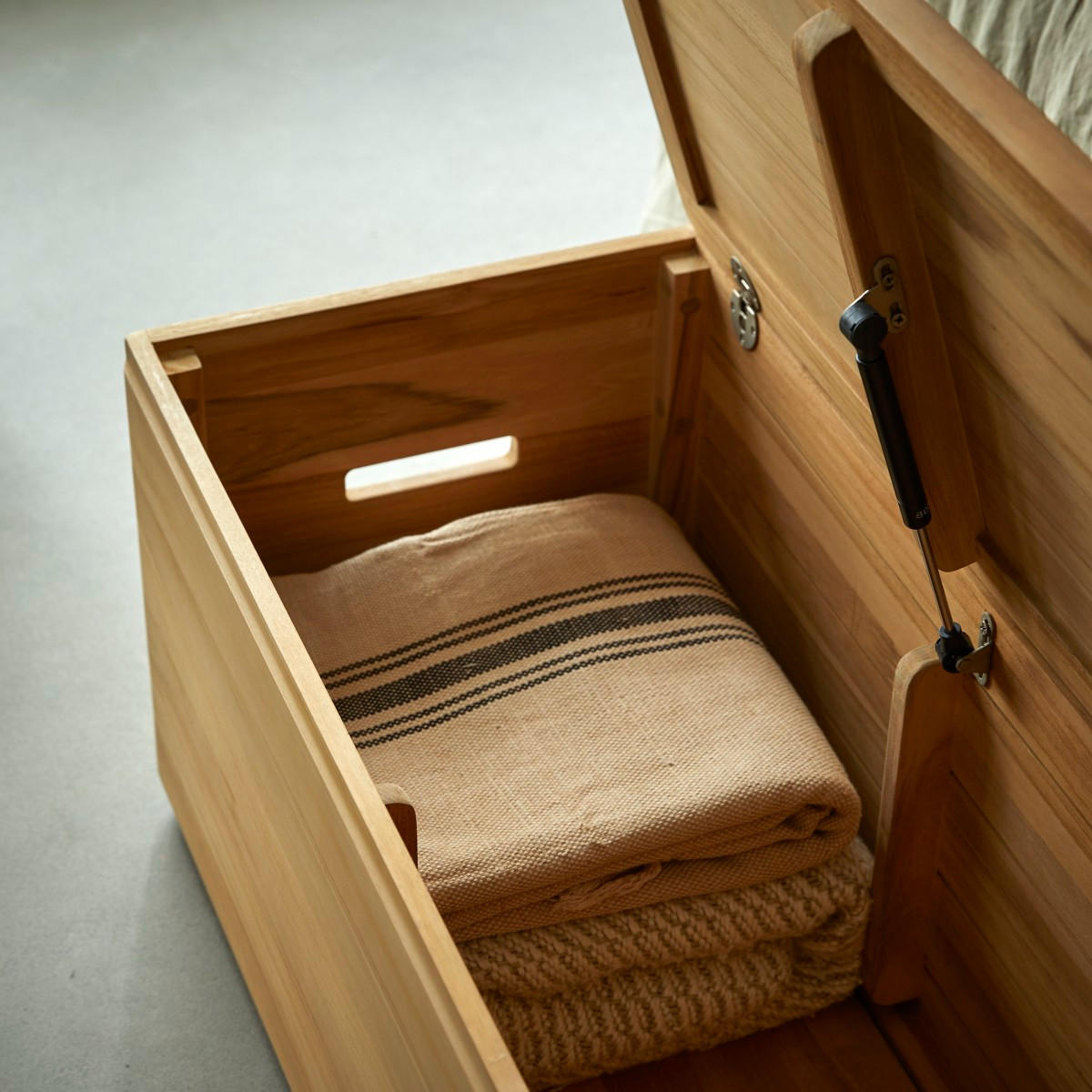 TRUHE Nino Natur aus Teak - Naturfarben, Holz (80/40/40cm) - Tikamoon