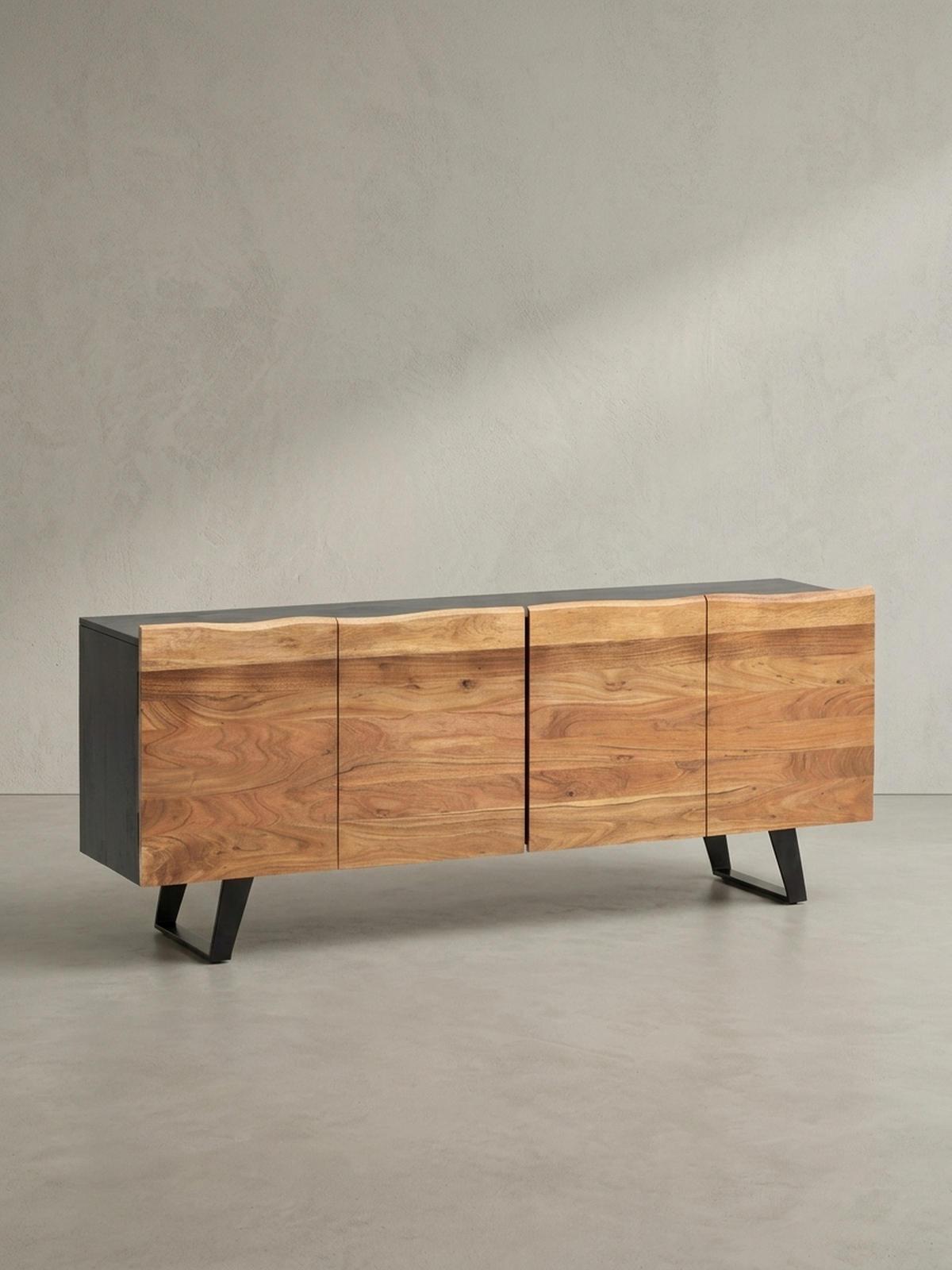 SIDEBOARD – Akazie Massivholz, 180x75x45 cm, mit Baumkante, Türen, Metallbeine - Schwarz, Holz/Metall (180/75/45cm) - KADIMA DESIGN