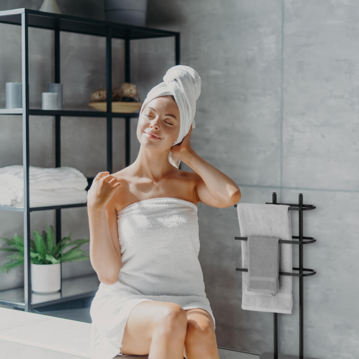 HANDTUCHSTÄNDER - Schwarz, Metall (39/83/18cm) - Relaxdays