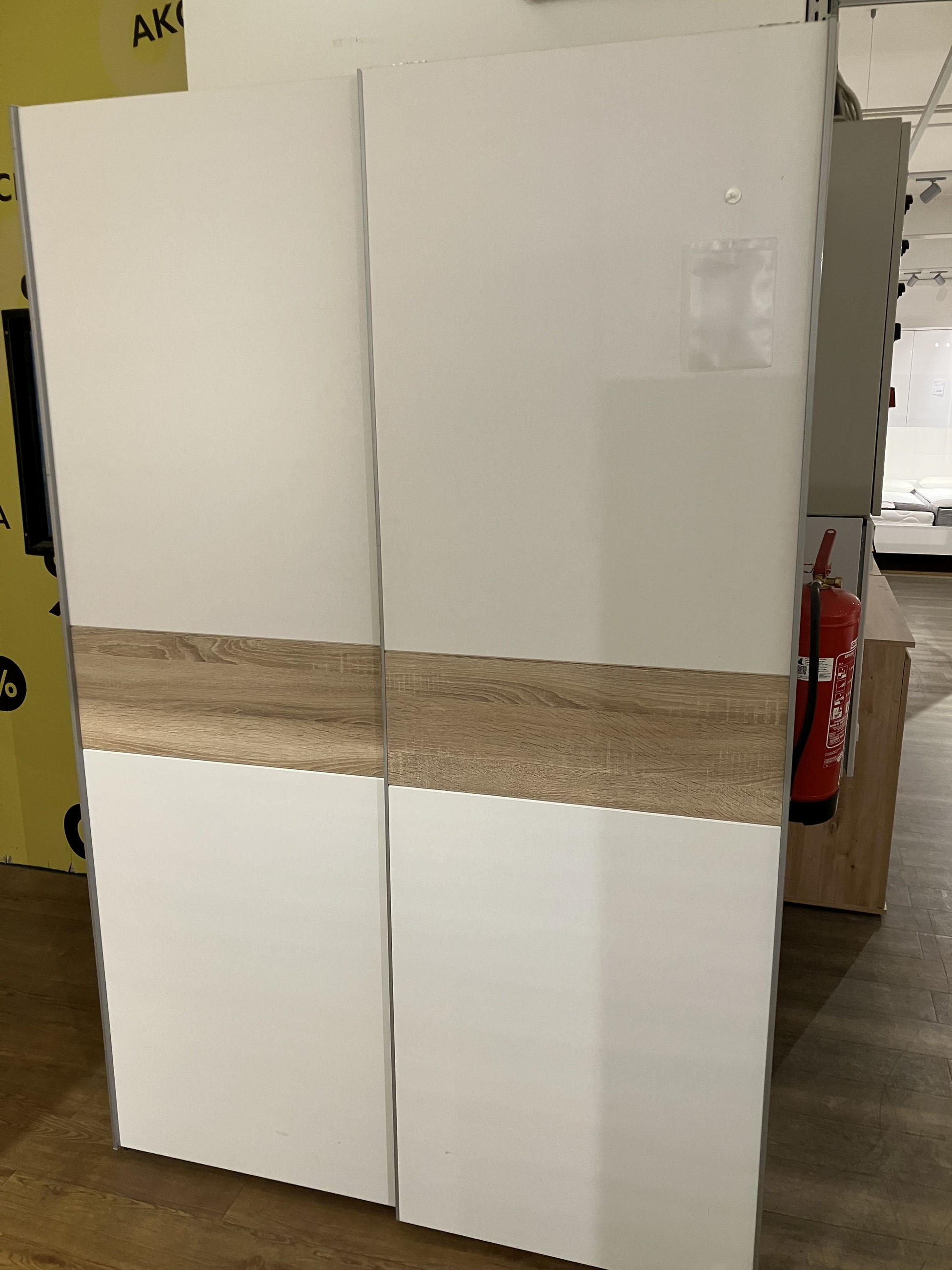 OMARA Z DRSNIMI VRATI PULS - Xora