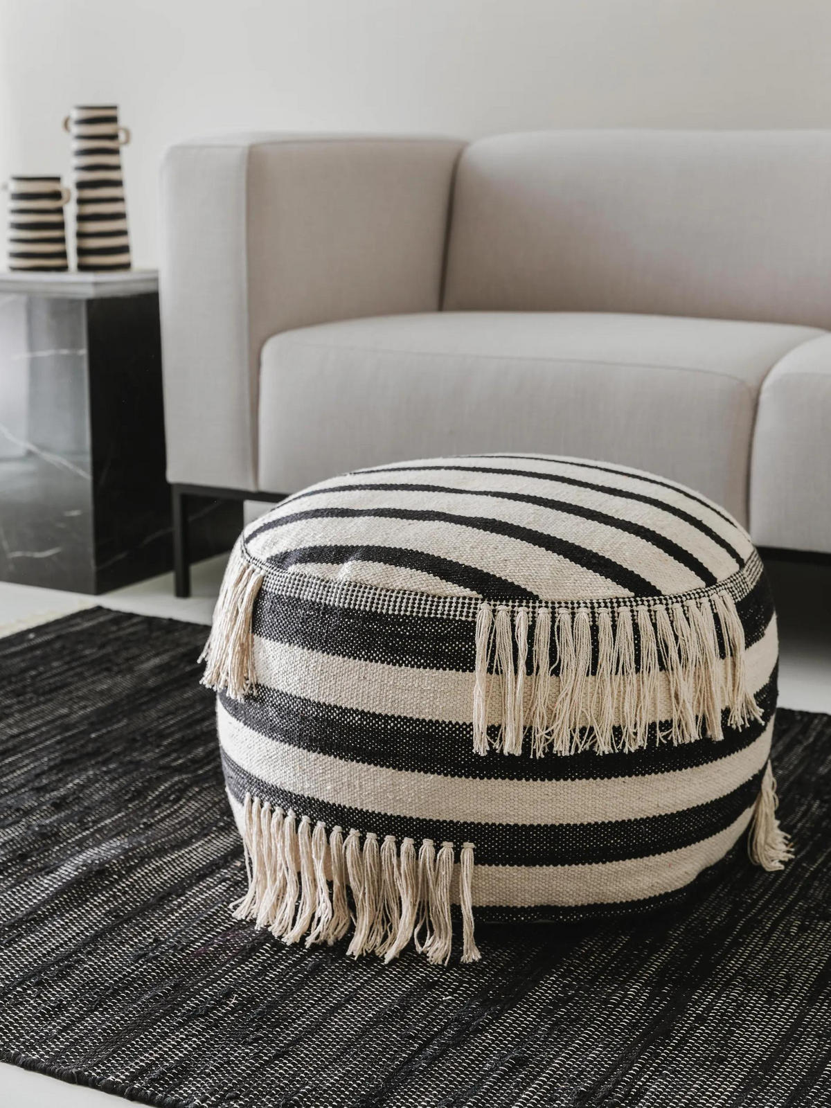 POUF Deja Schwarz/Weiß 55x55x30 cm - Schwarz, Textil (55/30/55cm) - benuta Pop