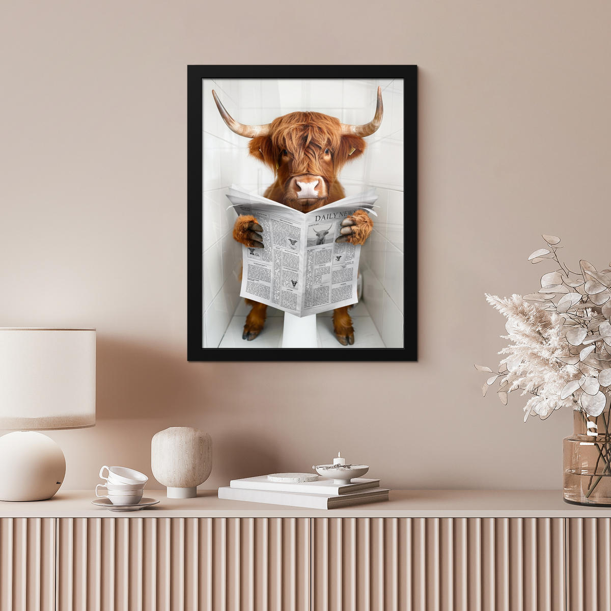GERAHMTES BILD Schottisches Hochlandrind - Tier - Zeitung - Toilette 30x40 cm - Kastanienfarben, Papier (30/40cm) - MuchoWow