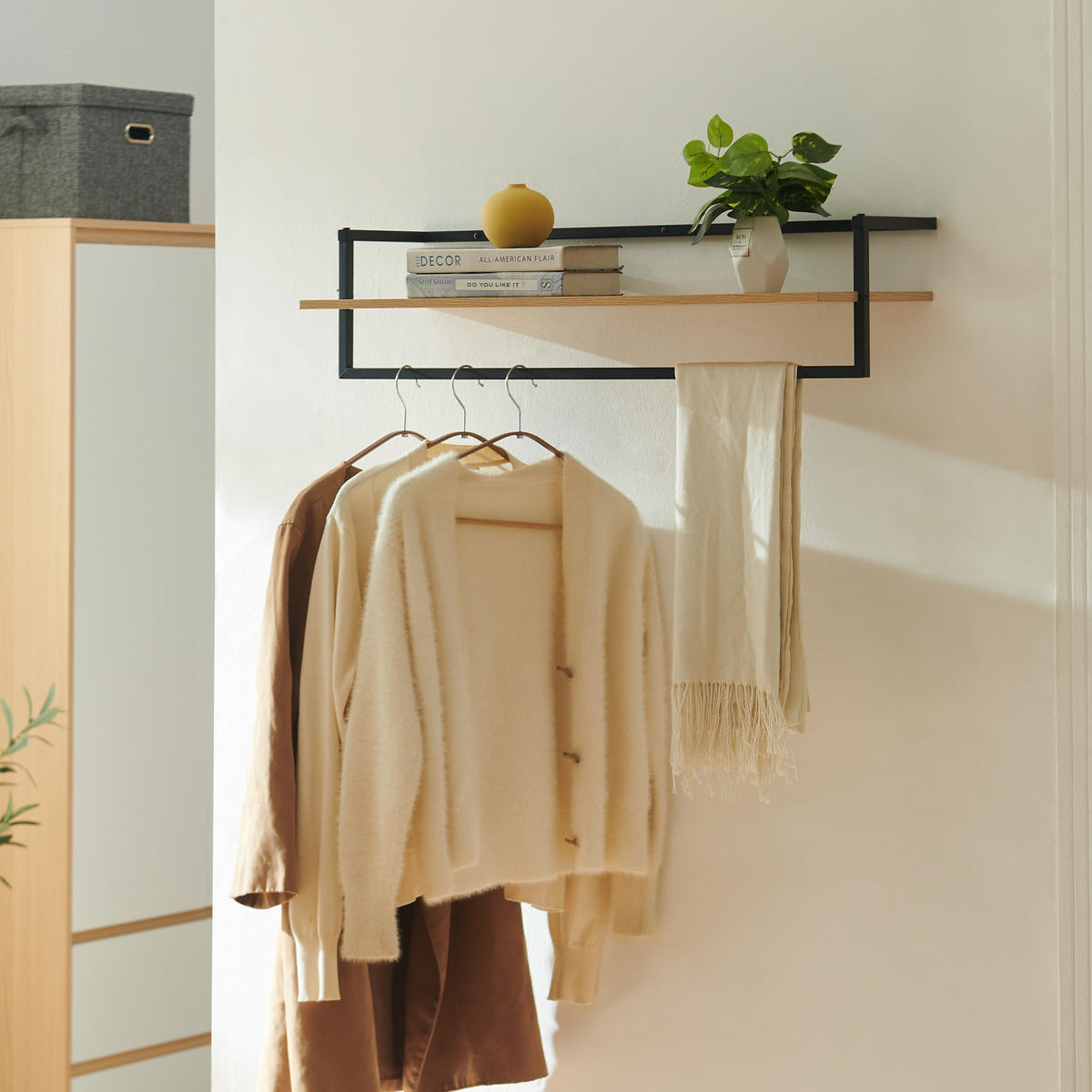 WANDGARDEROBE Evje - Eichefarben/Schwarz, Holzwerkstoff/Metall (30/20/80cm) - [en.casa]