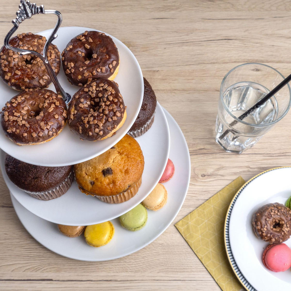 TORTENSTÄNDER Porzellan 15.5 / 20.5 / 27 x 37 cm - Weiß, Keramik (26.5/37cm) - Intirilife