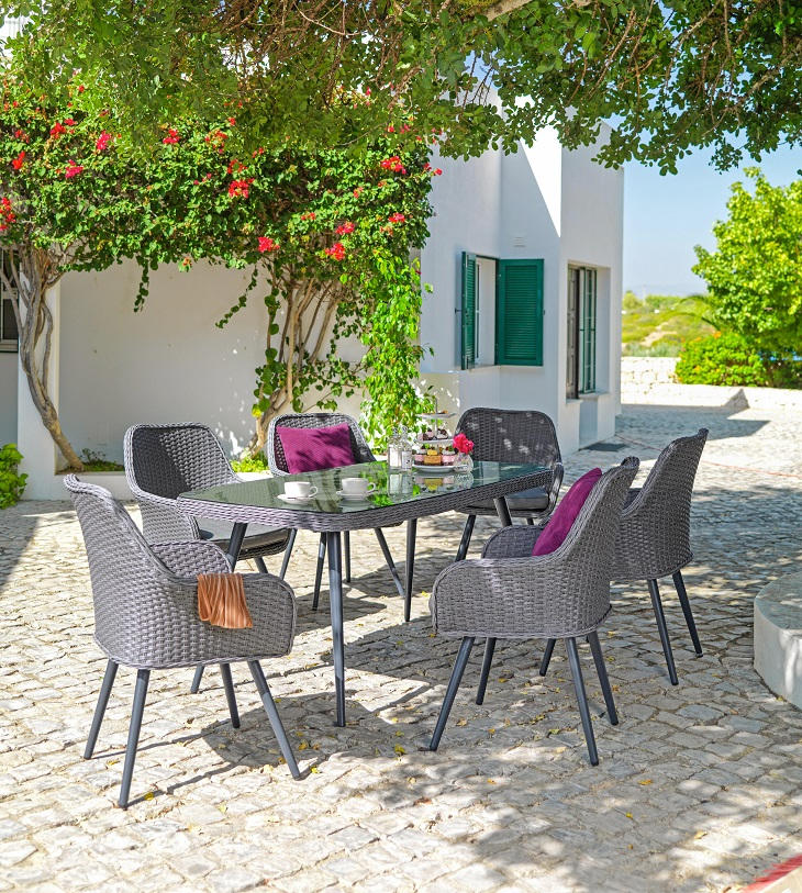 bastenske stolice.jpg