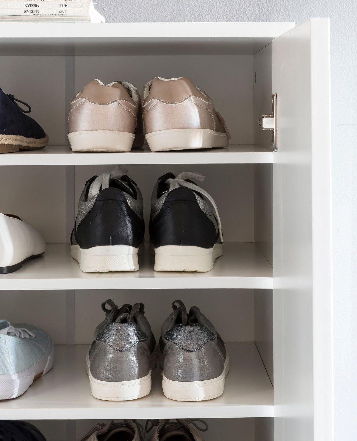 SCHUHSCHRANK – Weiß, für ca. 14 Paar Schuhe, 2 Türen, 2 Schubladen - Weiß, Holz (55/108/35cm) - KADIMA DESIGN