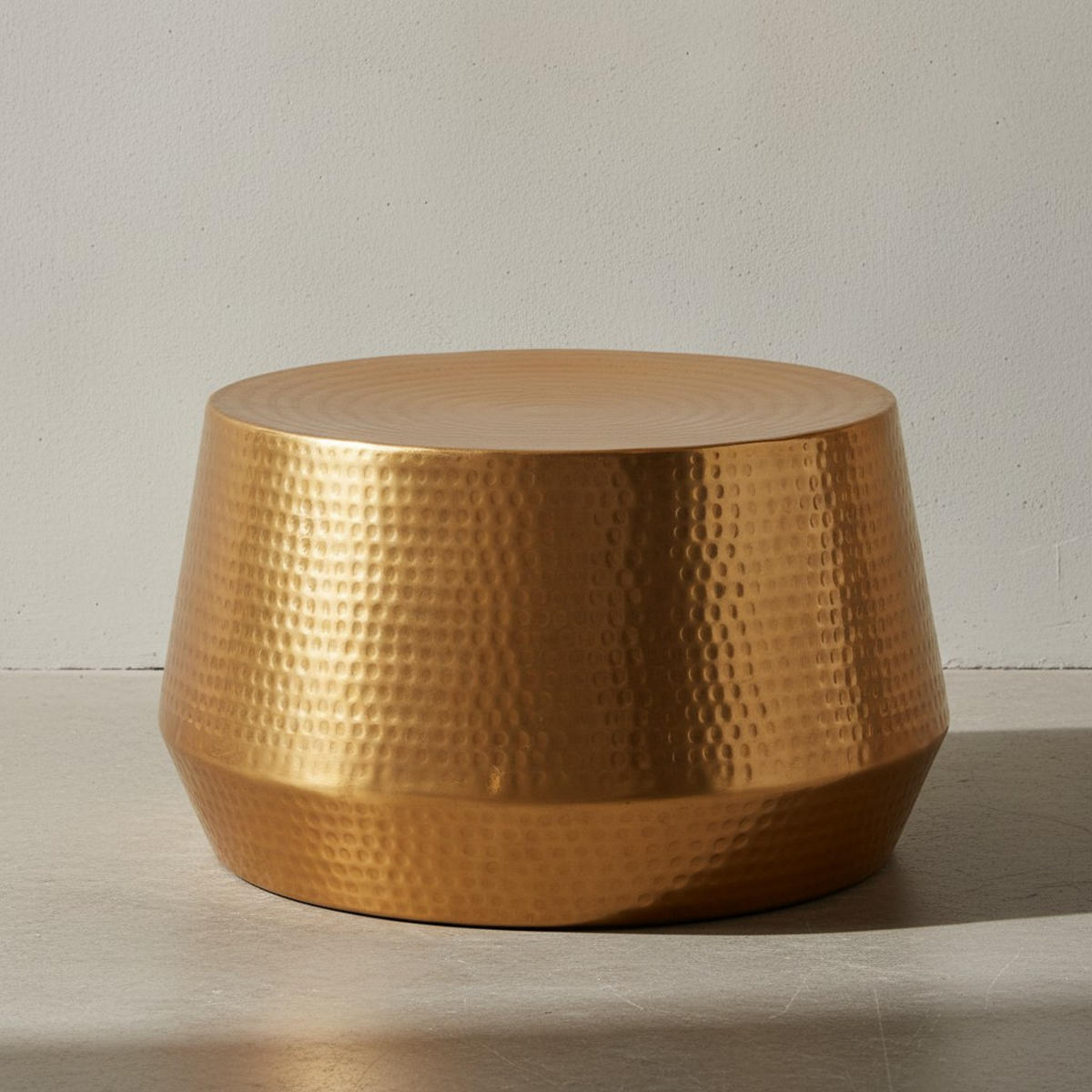 COUCHTISCH orientalisch Aluminium Hammerschlagstruktur mit praktischer Ablage, Gold 60x60x36 cm - Goldfarben, Metall (60/60/36cm) - KADIMA DESIGN