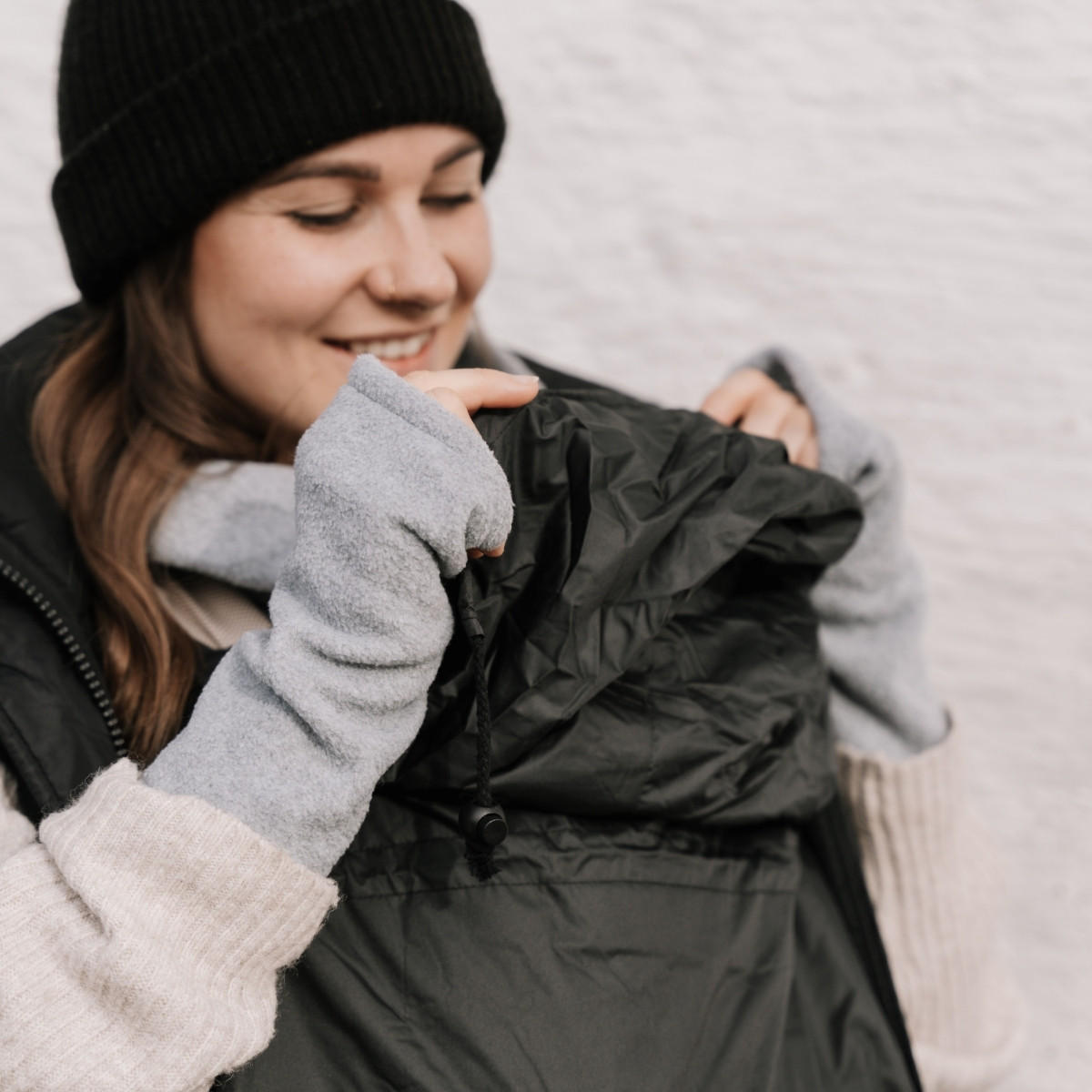 TRAGECOVER Fleece-Cover 3-in-1 mit Regenschutz, Schalkragen & Stulpen - Grau, Textil (1/0.5/30cm) - Hoppediz