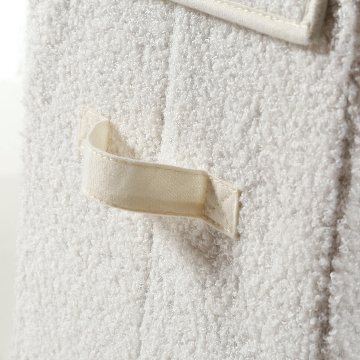 AUFBEWAHRUNGSBOX mit deckel aus bouclé-stoff in ecru - 40/28/30 cm - Ecru, Textil (30/28/30cm) - Calicosy