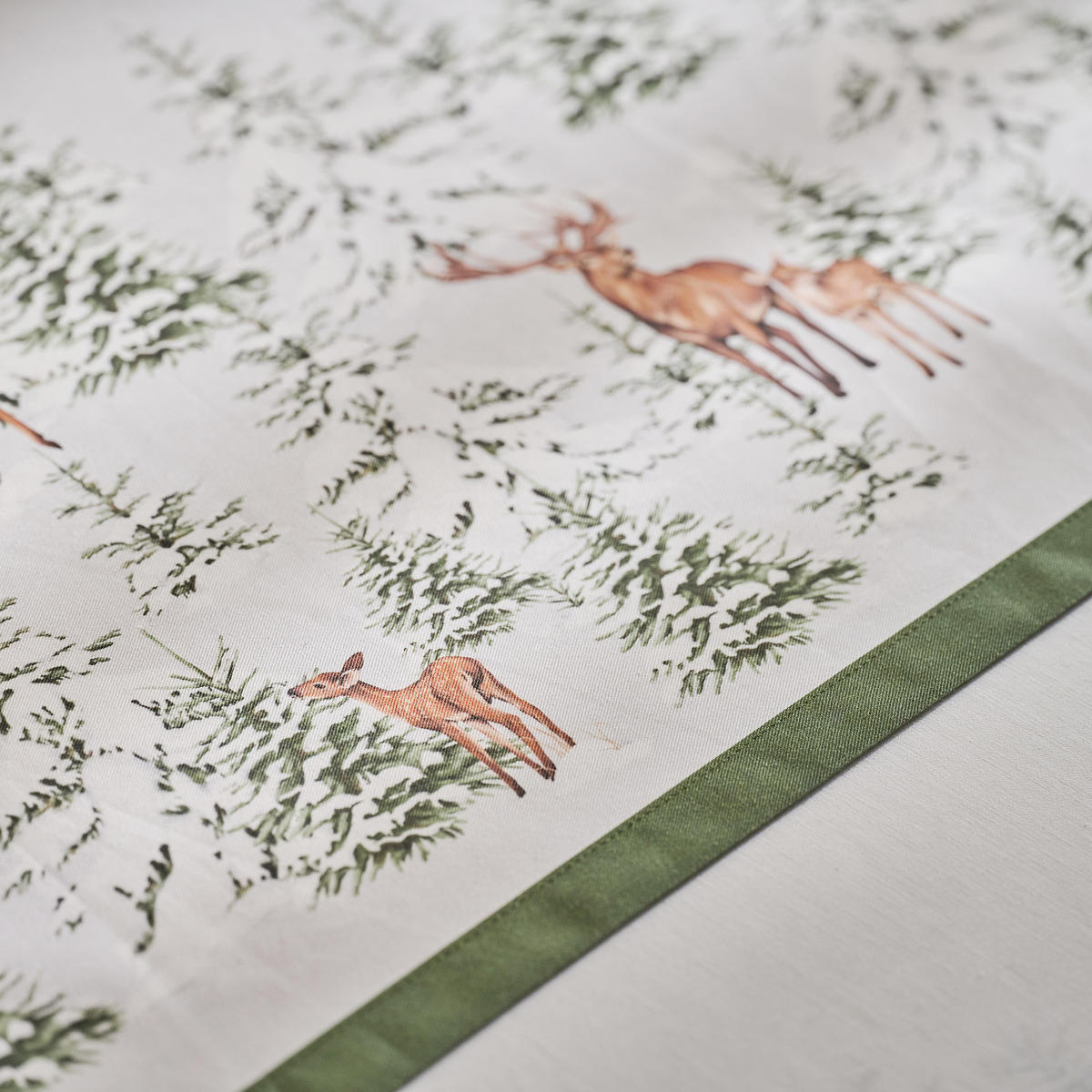 TISCHDECKE Hirvos 150x300cm, Hellgrau, Dekorative Tischdeko Weihnacheten, Weihnachtsdeko, Christmas - Hellgrau, Textil (300/150/1cm) - home&you