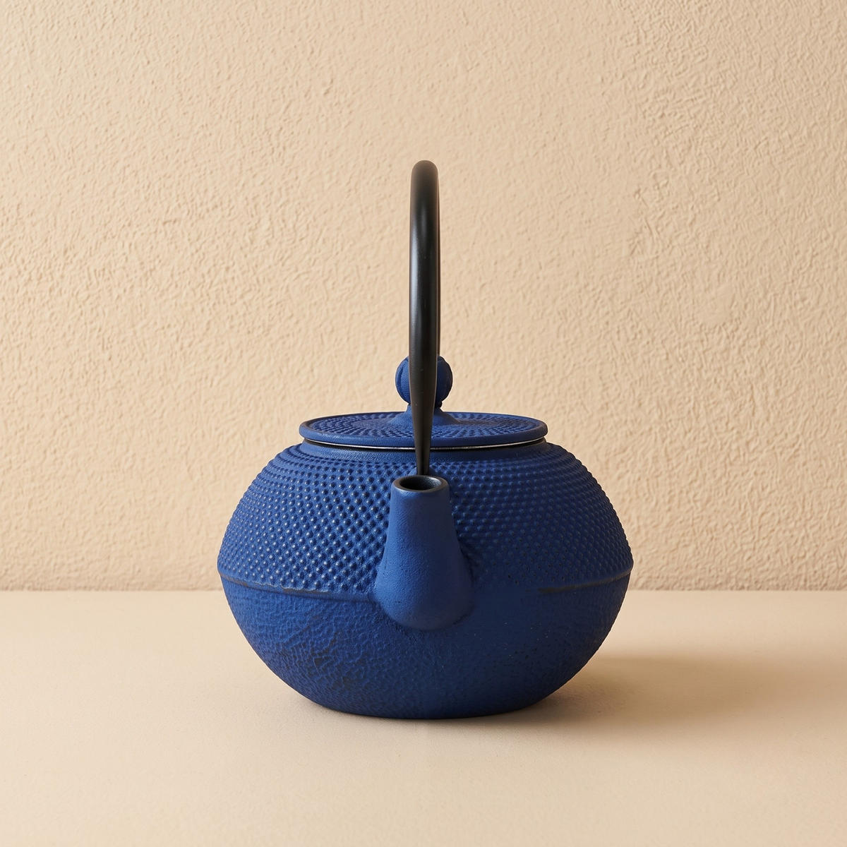 TEEKANNE Gusseisen mit Sieb Sono Marineblau 1,2 l 18,5/16,5/20 cm - Dunkelblau, Metall (16.5/18.5cm) - AROMELIO