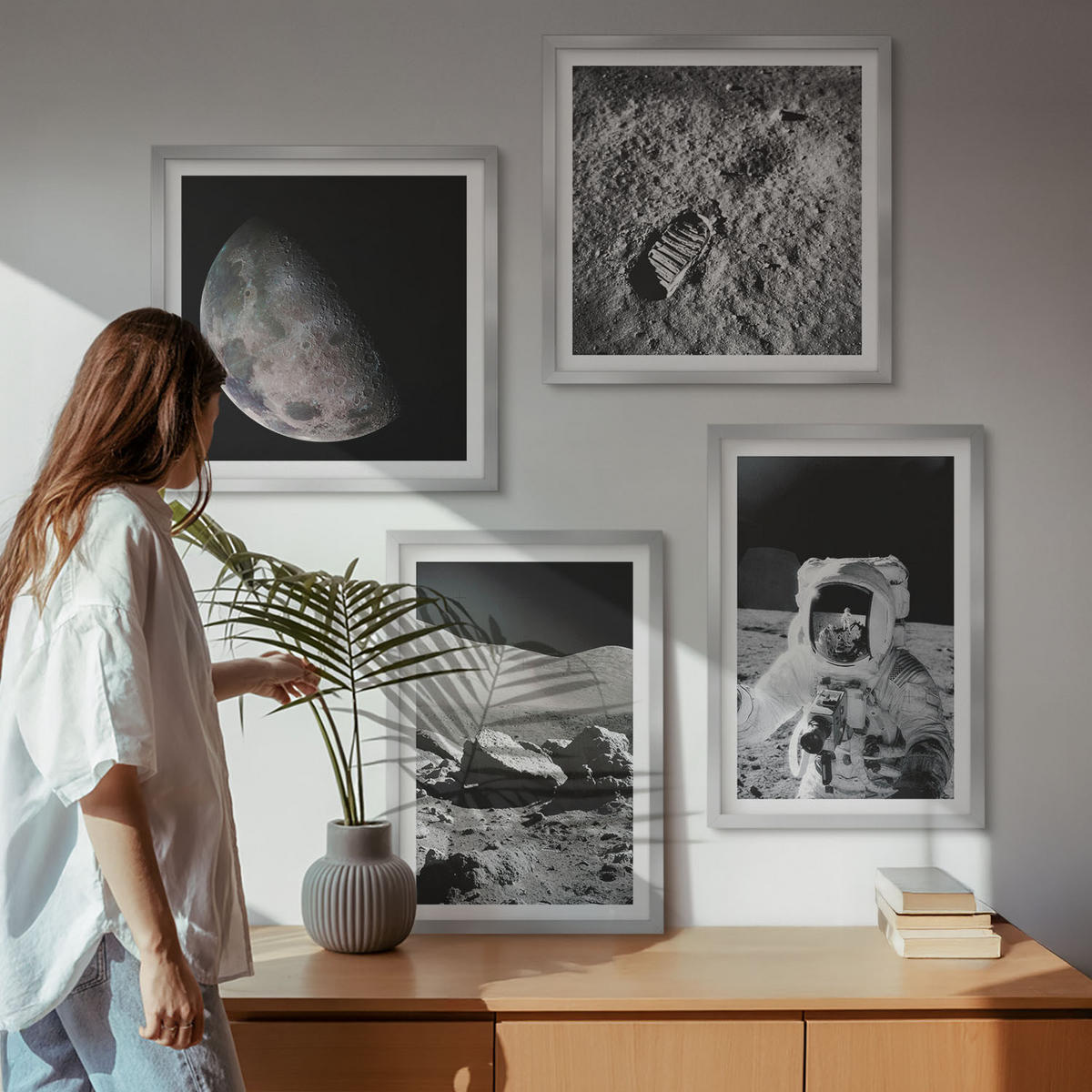 BILDER SET 4er Set - 50x50 cm & 40x60 cm Silberner Rahmen - Fußabdruck eines Astronauten auf dem Mond - Silberfarben, Kunststoff (50/50cm) - TULUP