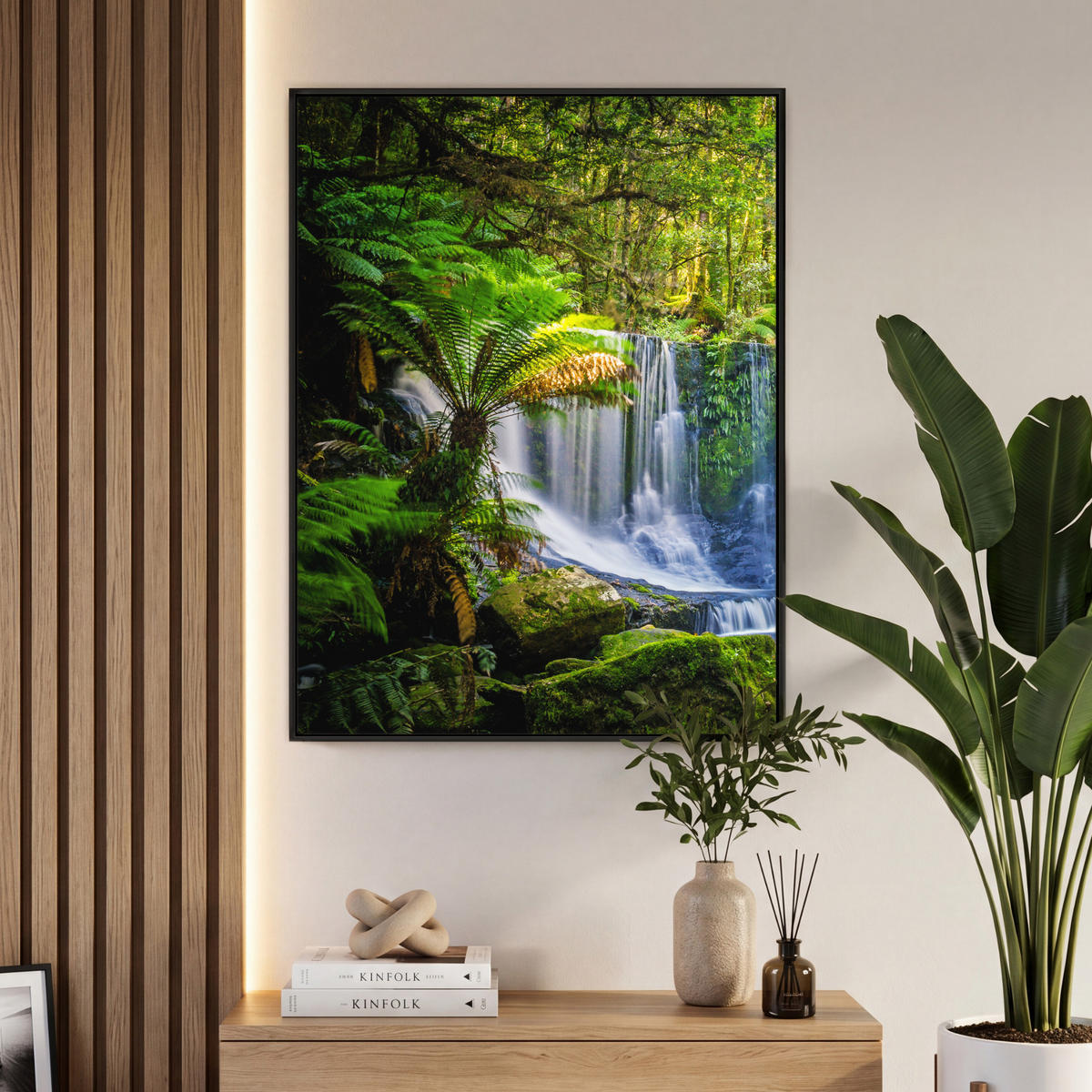 LEINWAND Bilder mit Rahmen - Dschungel - Wasserfall - Australien - Pflanzen - Natur - 70x100 - Dunkelgrün, Textil (70/100cm) - MuchoWow