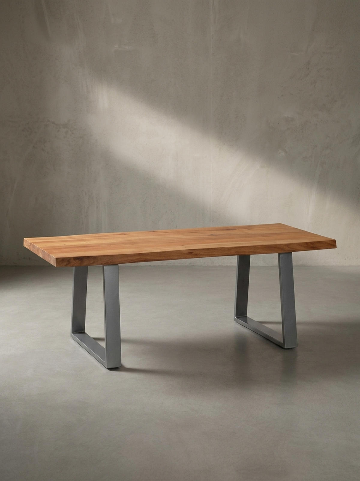 COUCHTISCH aus Akazie Massivholz mit Metall-Trapezbeinen und Baumkante im Design-Stil, Akazie-Silber 120x60x46 cm - Silberfarben/Akaziefarben, Holz/Metall (60/120/46cm) - KADIMA DESIGN