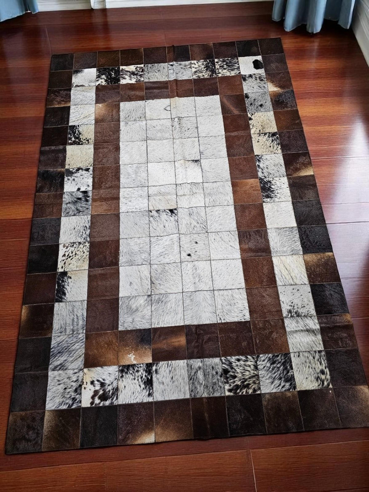 TEPPICH Patchwork Kuhfell Rahmenmuster Quadrate handgefertigt 200/300 cm - Dunkelbraun/Hellgrau, Fell (200/300cm) - Provellus