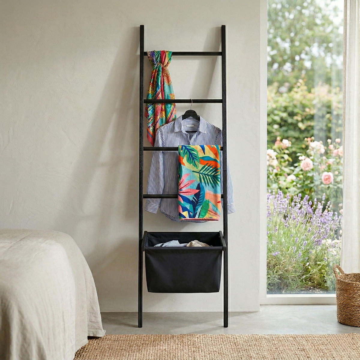 LESTEV Črna za brisače orehovina s košem za perilo - črna, tekstil/les (50/170/21cm) - Relaxdays