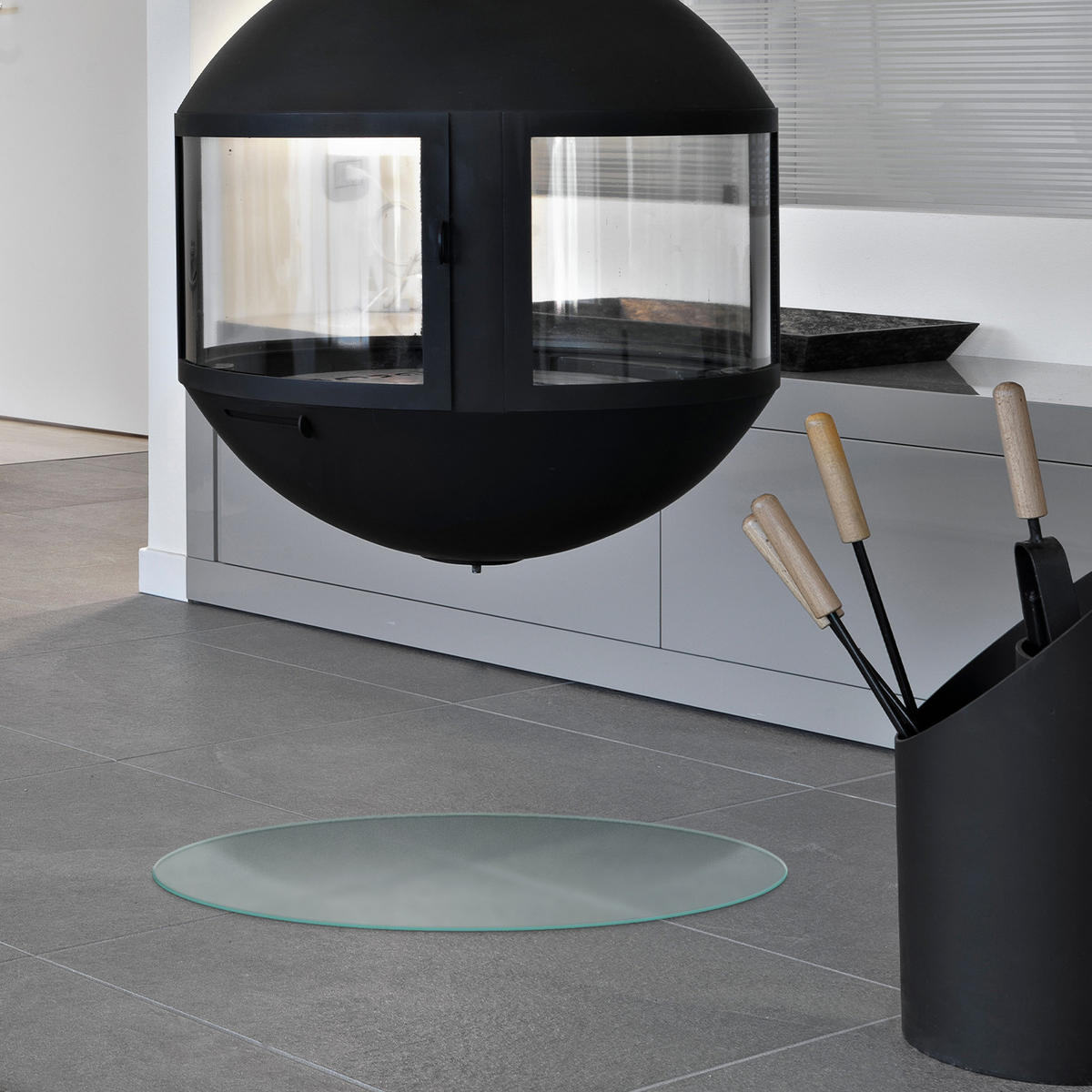 SKLENĚNÁ PODLOŽKA pod kamna Ø70 cm – mléčné sklo - průhledná, sklo (70/80/0.4cm) - TULUP