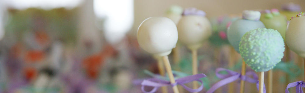 Cake pops in weiß und türkis