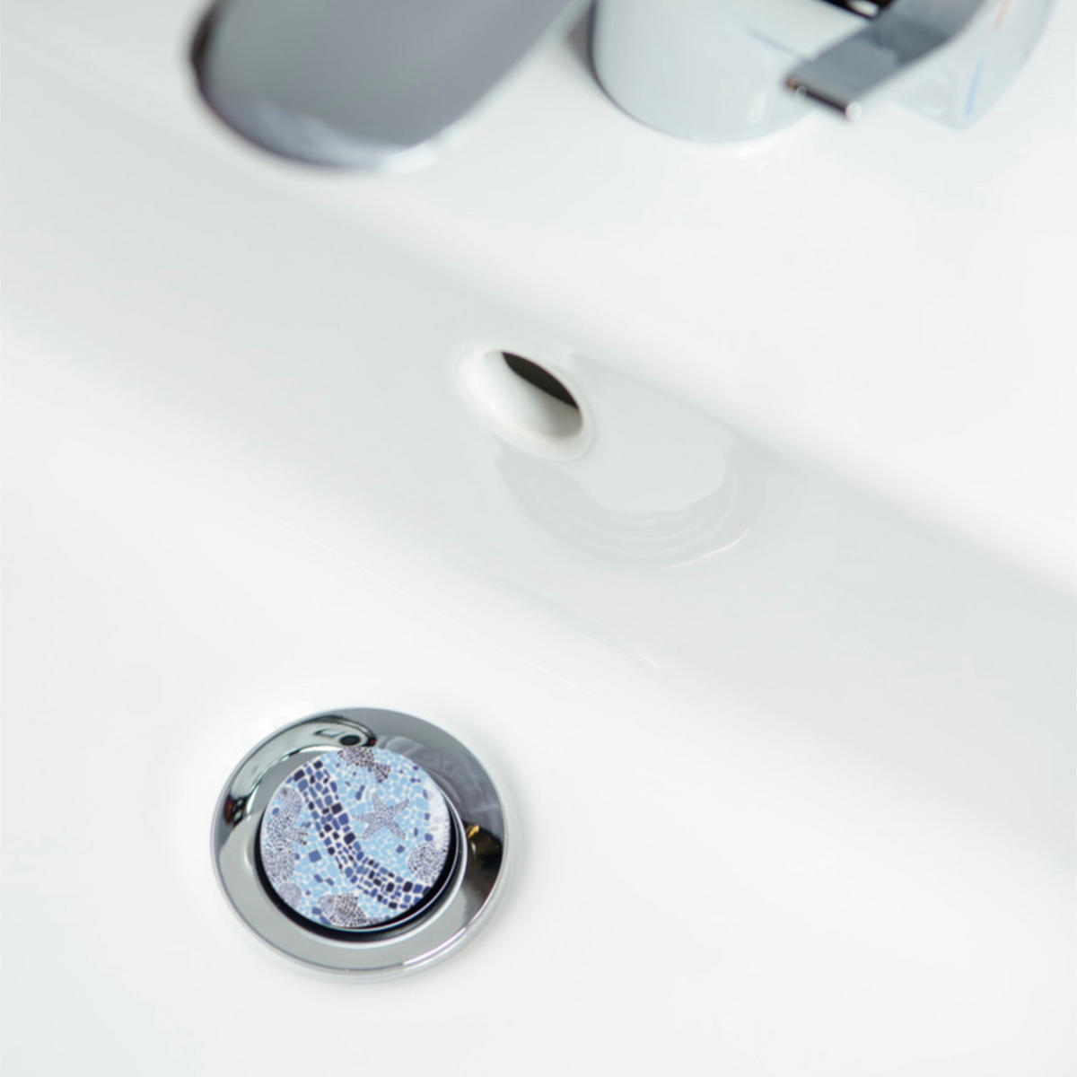 WASCHBECKENSTÖPSEL Mosaic World - Blau, Kunststoff/Metall (4/7/7cm) - Sanilo