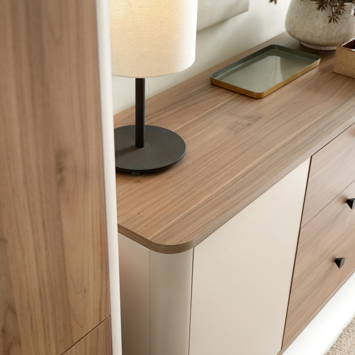 DREHTÜRENSCHRANK Aurora, 2-türig mit Regalfächern, Kleiderstange & hohen Beinen - Kaschmir/Nussbaumfarben, Holzwerkstoff/Metall (88/190/52cm) - Beautysofa