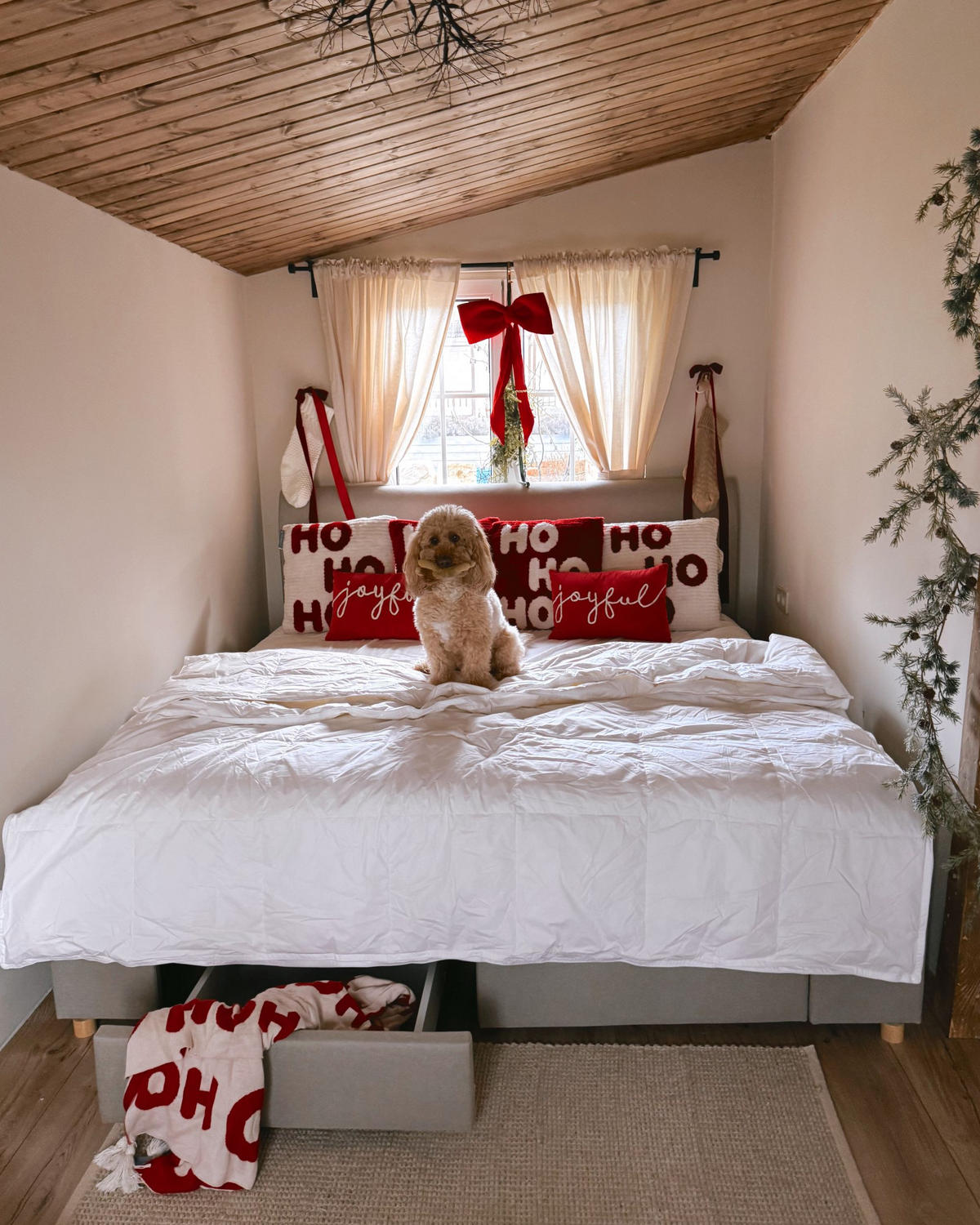 PŘIKRÝVKA Dvouvrstvá Kachní peří a Prachové peří 4sezónní 200/200 cm Serrato - bílá, textil (200/200cm) - Beliani
