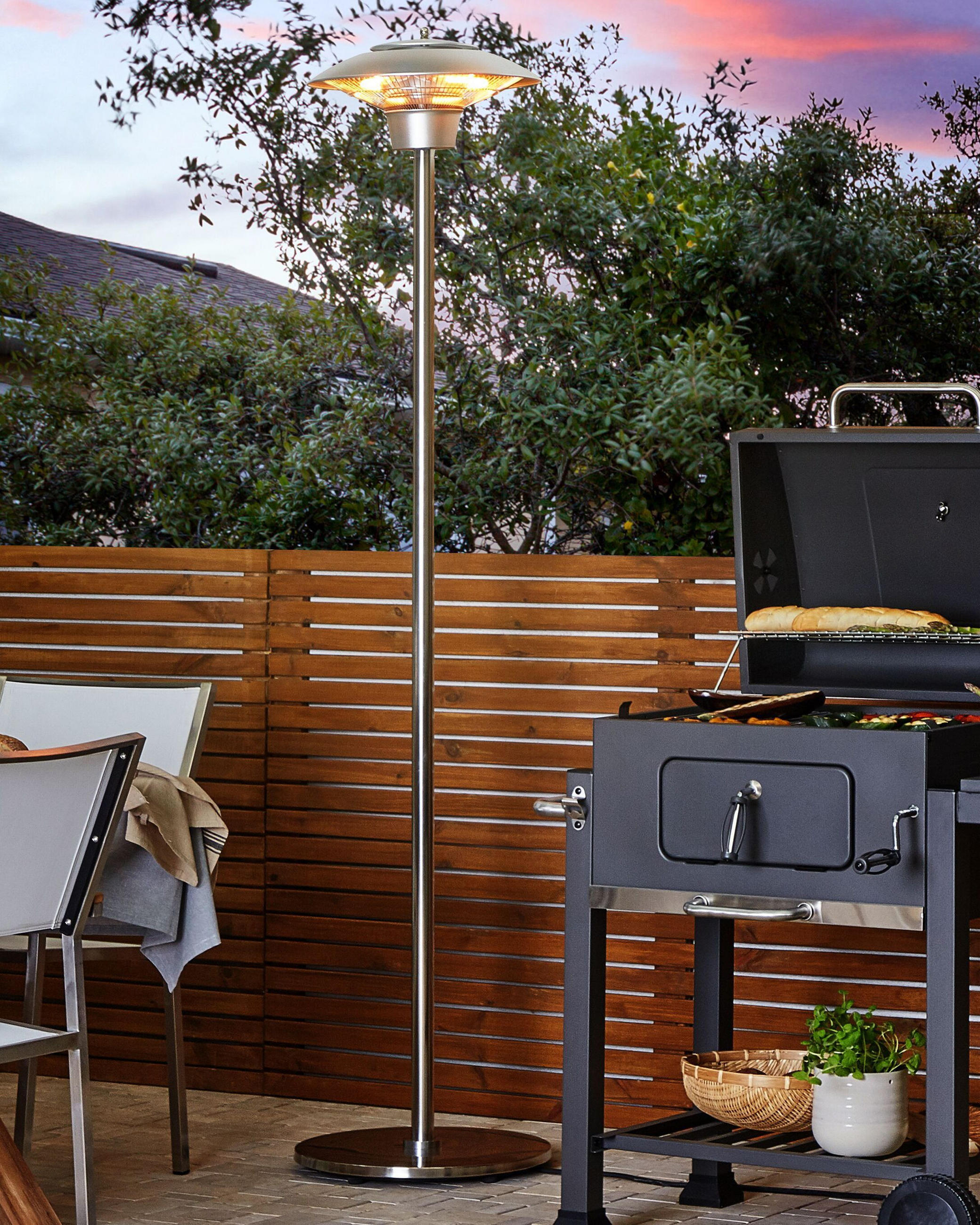 TERRASSENSTRAHLER Silber Askja - Silberfarben, Metall (45/205/45cm) - Beliani