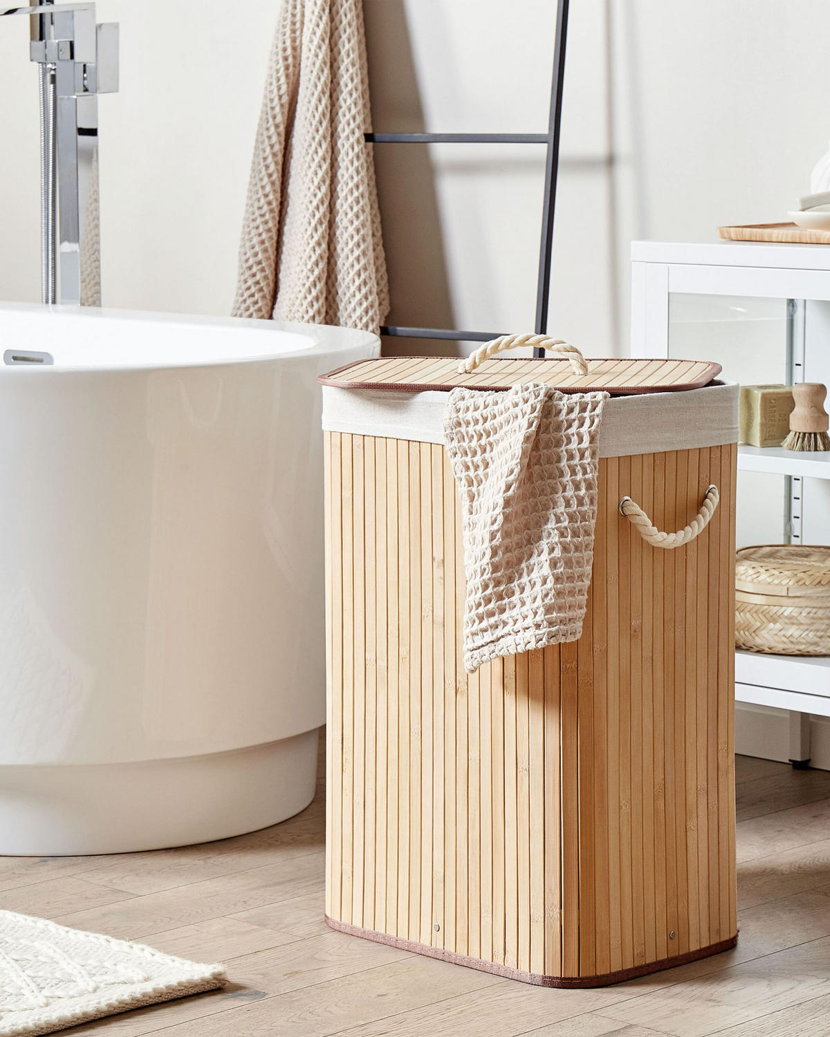 KORB Heller Holzfarbton Komari - Hellbraun/Weiß, Holz (40/60/30cm) - Beliani