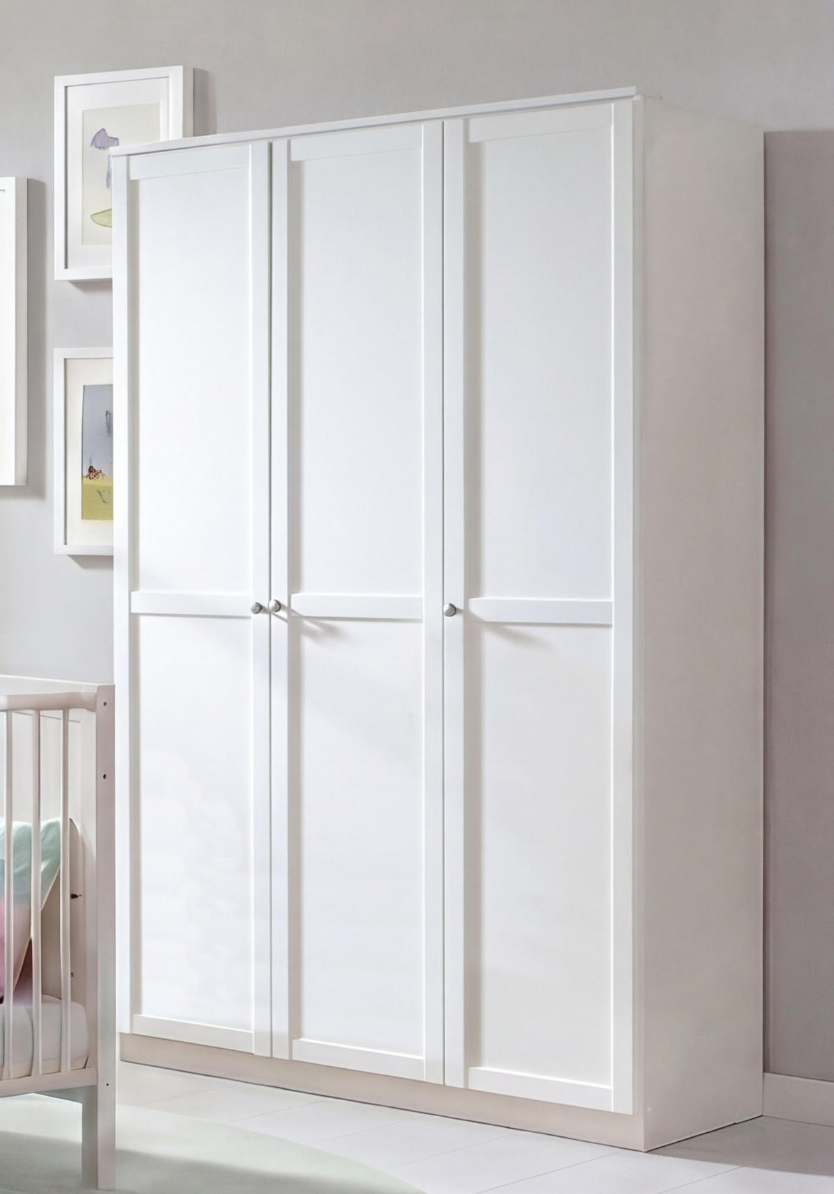 BABYZIMMER-SET 3-tlg.: Babybett & Wickelkommode & Kleiderschrank 3-türig B135/H198/T58 cm, Soft-Close, Landhausstil Weiß / 22803 - Silberfarben/Weiß, Holzwerkstoff/Metall (76/83/146cm) - luma-home