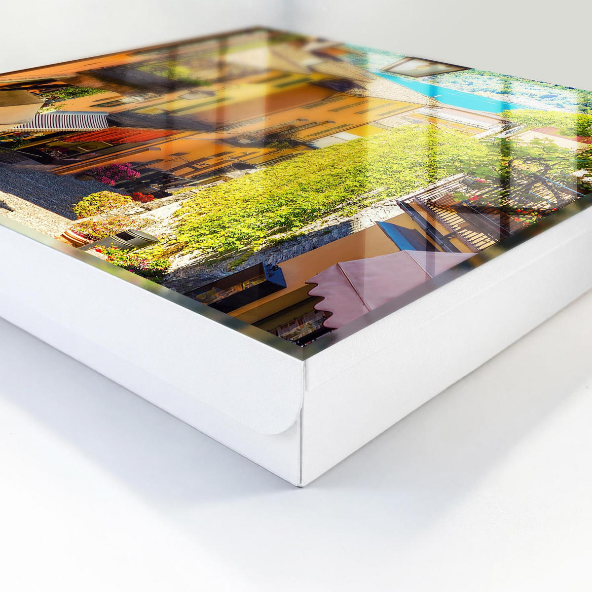 SCHLÜSSELBOX Weiß 30x30 cm – Türöffnung nach rechts - Eine farbenfrohe Stadt - Gelb, Metall (30/30/5cm) - TULUP