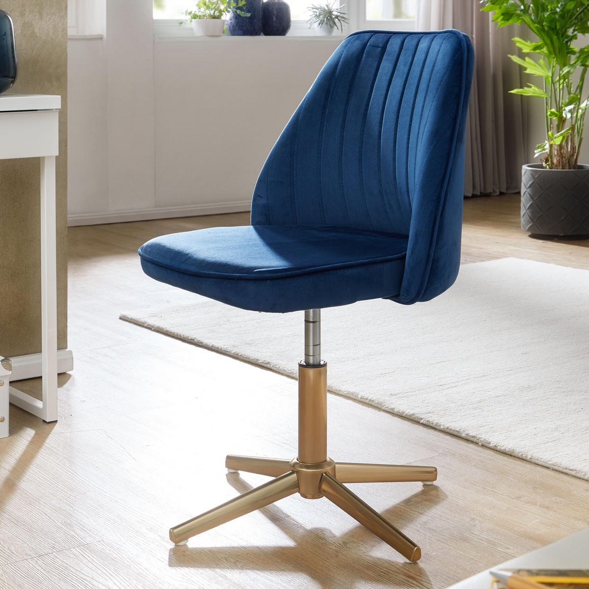 DREHSTUHL Samt mit Höhenverstellung, Eisenfuß und 360° Drehfunktion TANARO, Blau 60x60x100 cm - Blau/Goldfarben, Textil/Metall (60/100/60cm) - KADIMA DESIGN