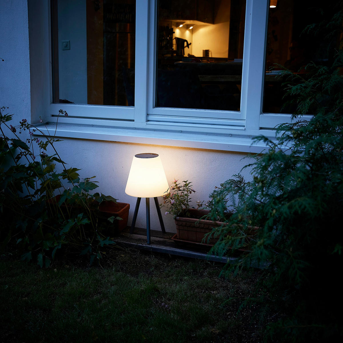 LED Lampe mit Solar Panel und integriertem Akku kabellos 14h Laufzeit USB - Weiß, Kunststoff (24.5/24.5/47cm) - Northpoint