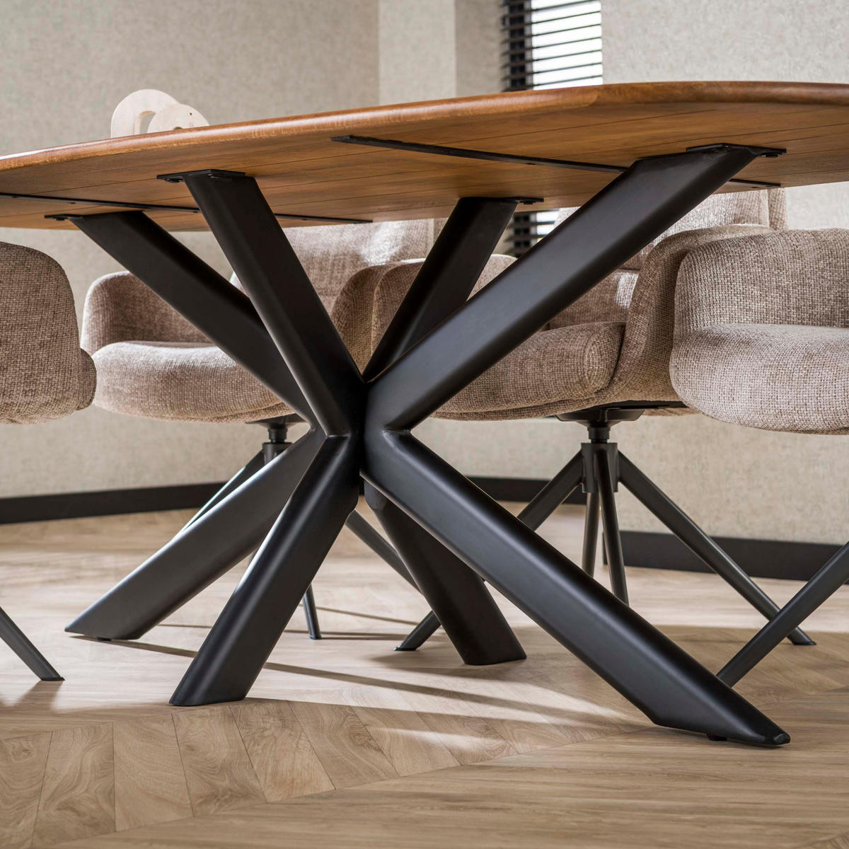 ESSTISCH CLIFF SABBIA GRANDE Dänisch-Ovaler Massivholztisch Mango mit Ovalrohr-Gestell 215 cm - Sandfarben, Holz (215/105/76cm) - alesvelt