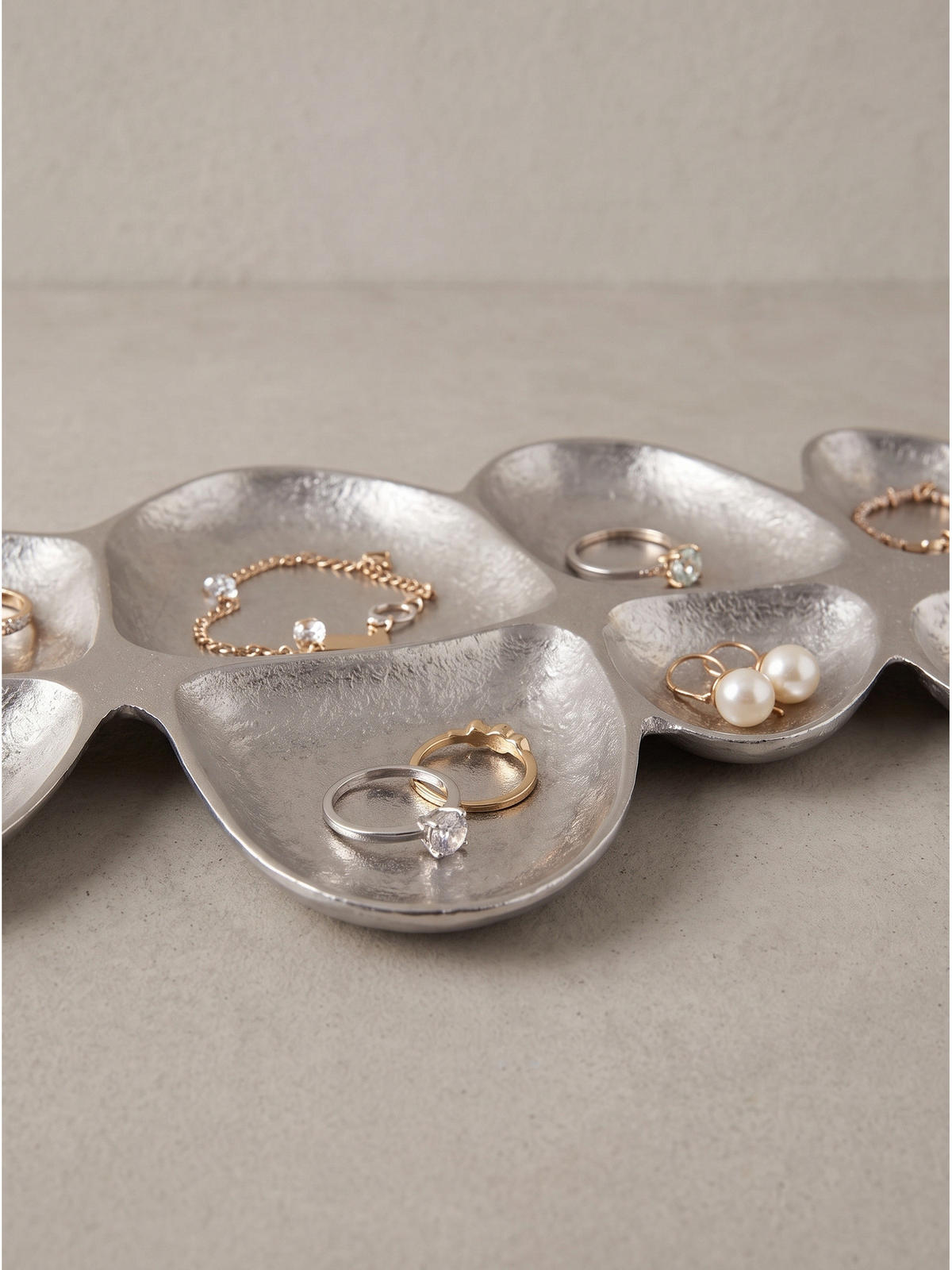 DEKOSCHALE NUMANA, Aluminium, handgefertigt, Silber, 60,5 x 17,5 x 3 cm - Silberfarben, Metall (3cm) - KADIMA DESIGN