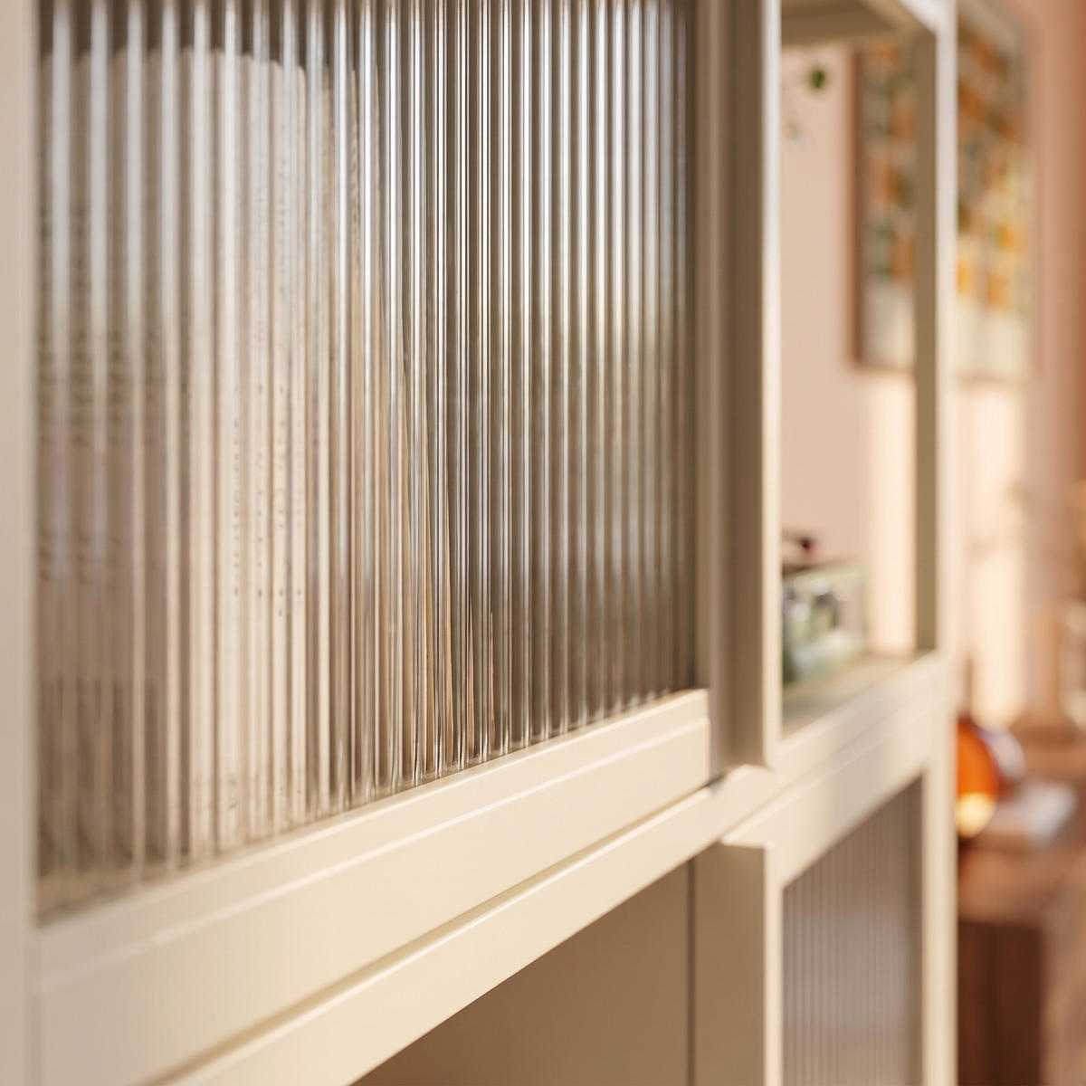 METALLREGAL industriell, 170 cm hoch, 4 Türen, 4 Fächer, beige und geriffeltes Glas - Beige, Metall (80/170/35cm) - Sicaan