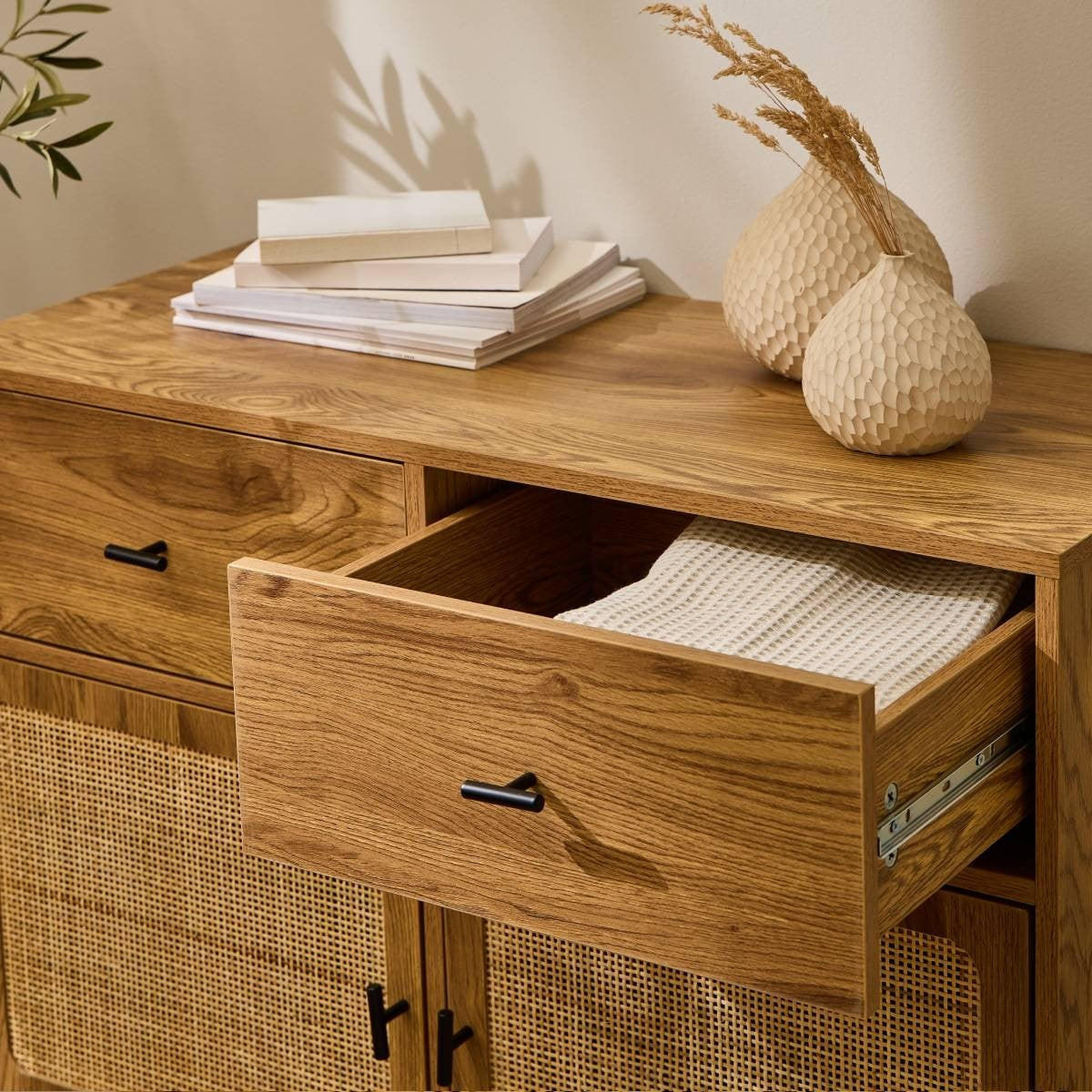 KOMMODE mit 2 Türen und 2 SchubladenFronten aus Rattan 39/79/90 cm - Eschefarben, Holzwerkstoff (90/79/45cm) - Calicosy