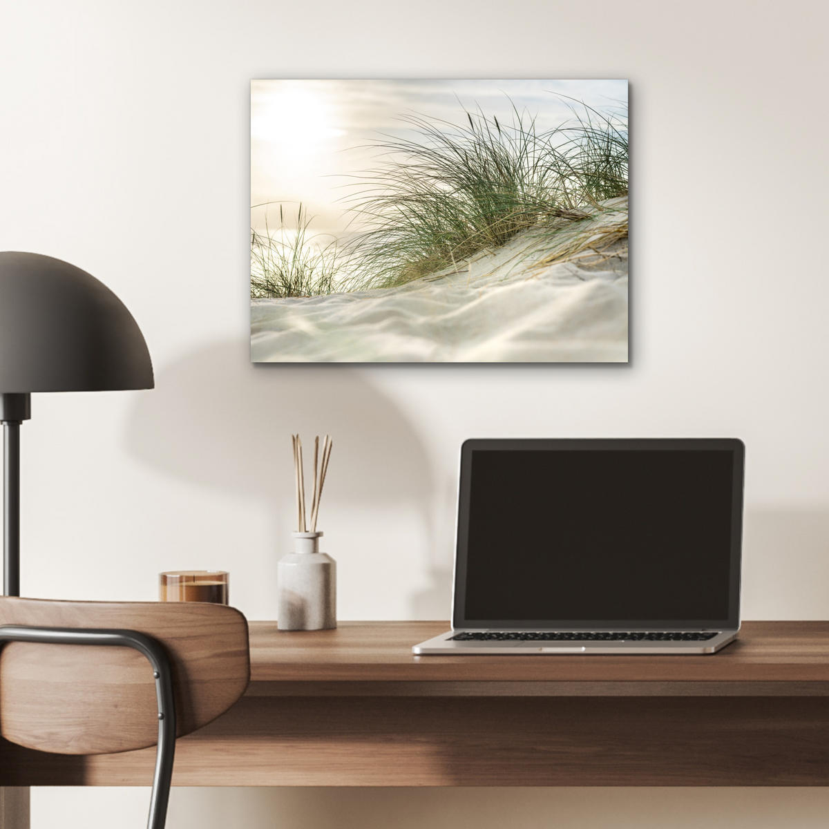 KOVOVÝ OBRAZ Duny s marramovou trávou pod slnkom nemeckého národného parku Schleswig-Holsteinisches Wattenmeer 40x30 cm - krémová, kov (40/30cm) - MuchoWow