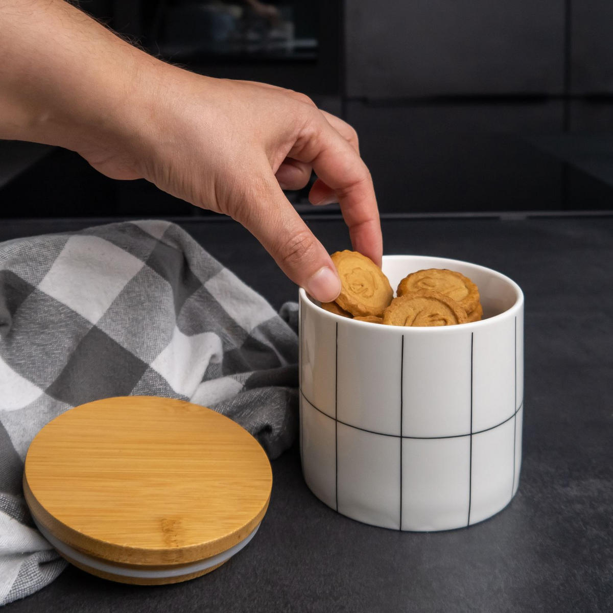 VORRATSDOSE mit Deckel 400 ml - Weiß, Keramik (10/9.5/10cm) - Intirilife