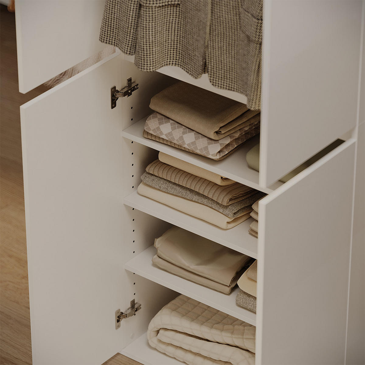 GARDEROBA Claus Bela 74 x 191.5 cm s 4 vrati - bela, leseni material (74/191.5/40cm) - Vicco