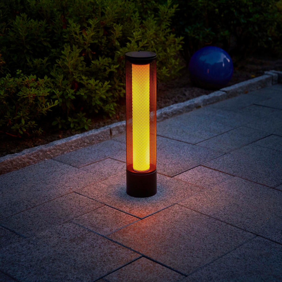 LED-FLAMMENLICHTSÄULE Solar-Stehlampe 59cm hoch Metall Gitteroptik Feuereffekt - Schwarz, Metall (13/13/59cm) - Northpoint