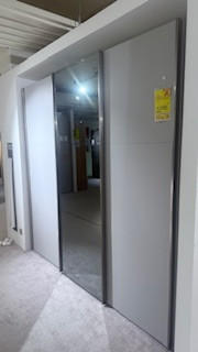 Schwebetürenschrank