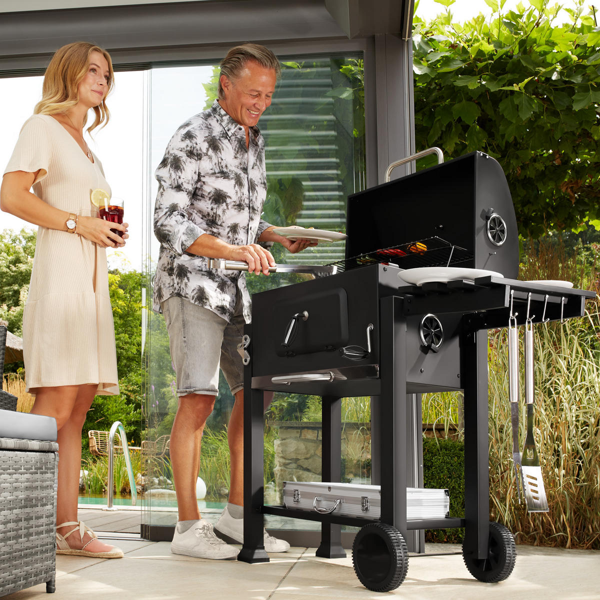HOLZKOHLEGRILL Florian,115 x 65 x 107 cm,schwarz - Schwarz, Metall (65/107/115cm) - tectake
