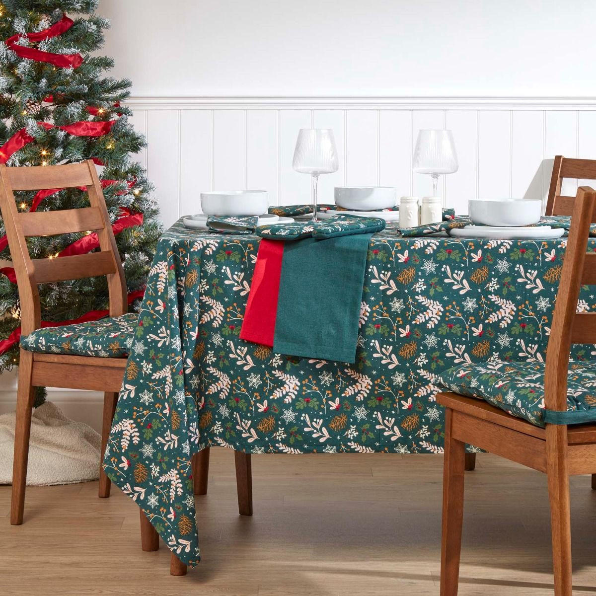 STUHLKISSEN Weihnachtswald, grün im 4er-Set 40/40/5 cm - Grün, Textil (40/40/5cm) - Homescapes