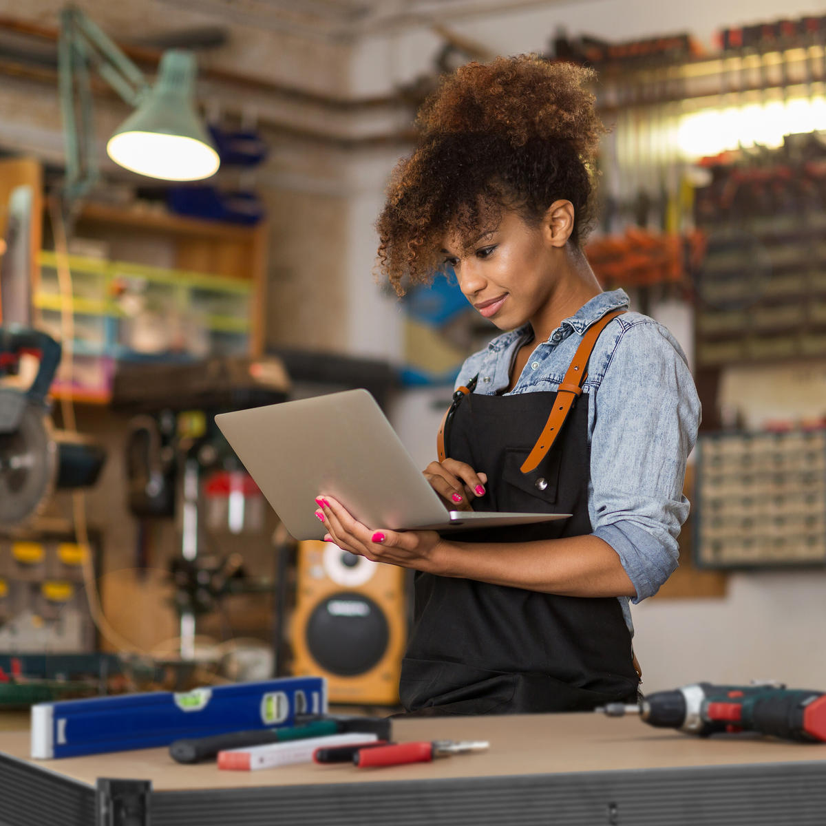 WERKBANK - Schwarz, Holzwerkstoff/Metall (141/91/61cm) - Relaxdays