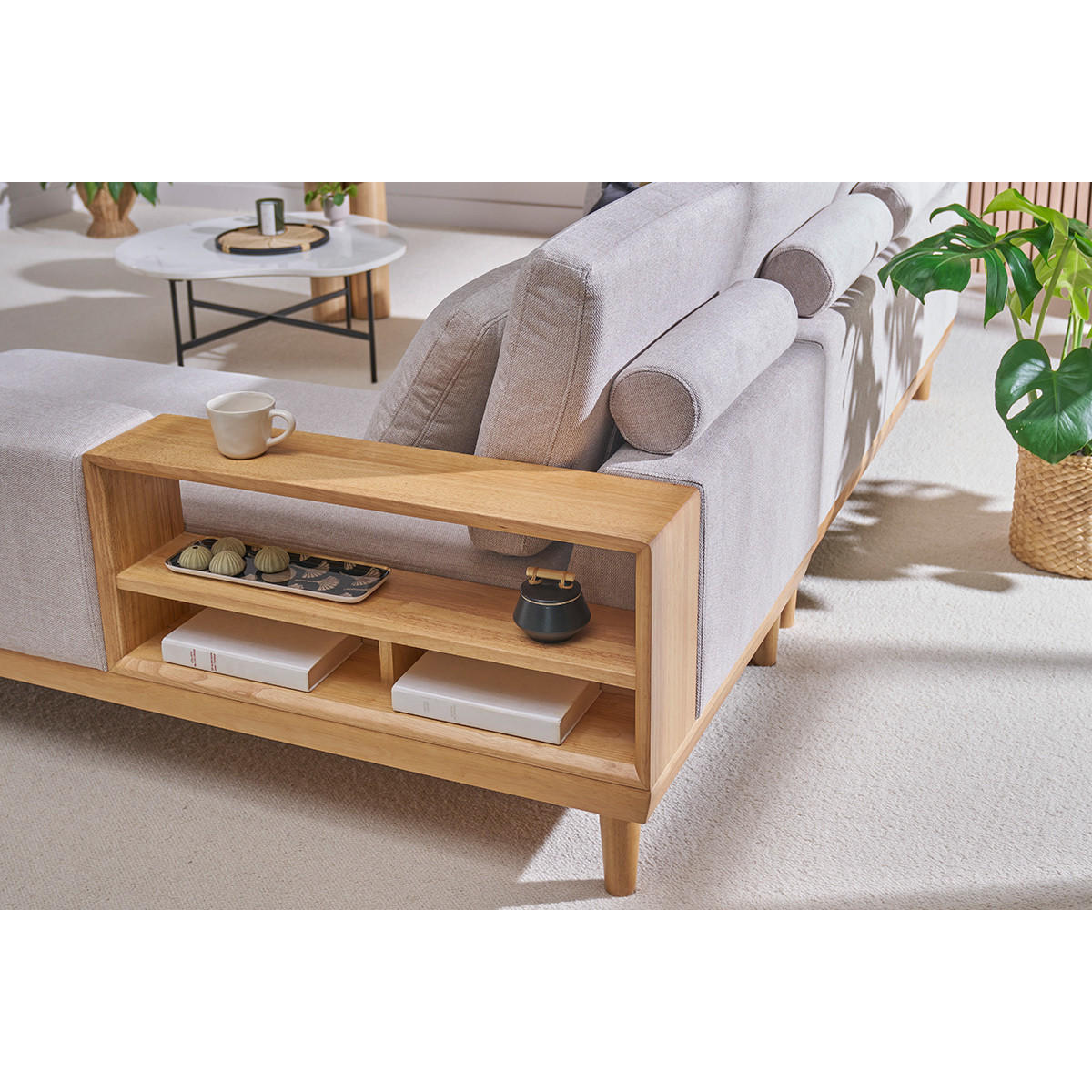 ECKSOFA Rechts 5-Sitzer Stauraum Beige Stoff Samteffekt Helles Holz KOMAO - Beige, Textil (172/237cm) - Miliboo