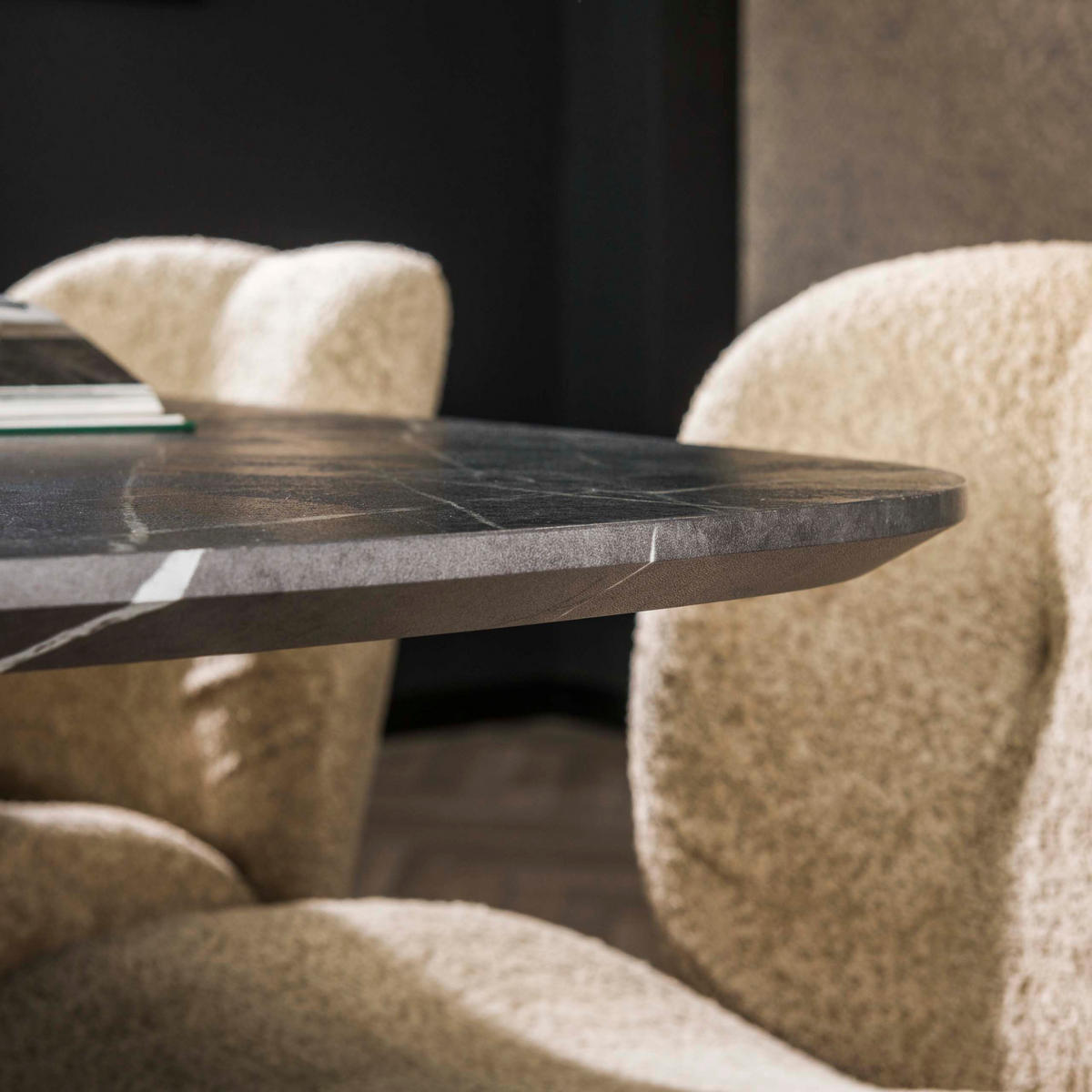 ESSTISCH ONYX CROCE GRANDE XXL Dänisch-Ovaler Tisch in dunkler Graphit-Steinoptik 215cm - Schwarz, Holz (215/105/77cm) - alesvelt