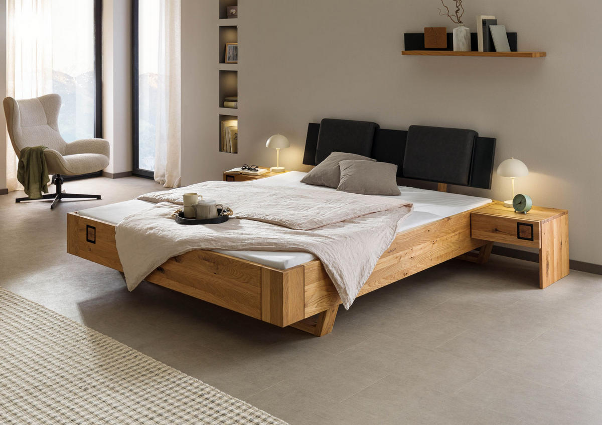 BETT mit Nachttisch Massivholz Wildeiche 160 x 200 x 86 natur KITZBÜHEL #169 - Braun, Holz (160/200cm) - Massivmoebel24