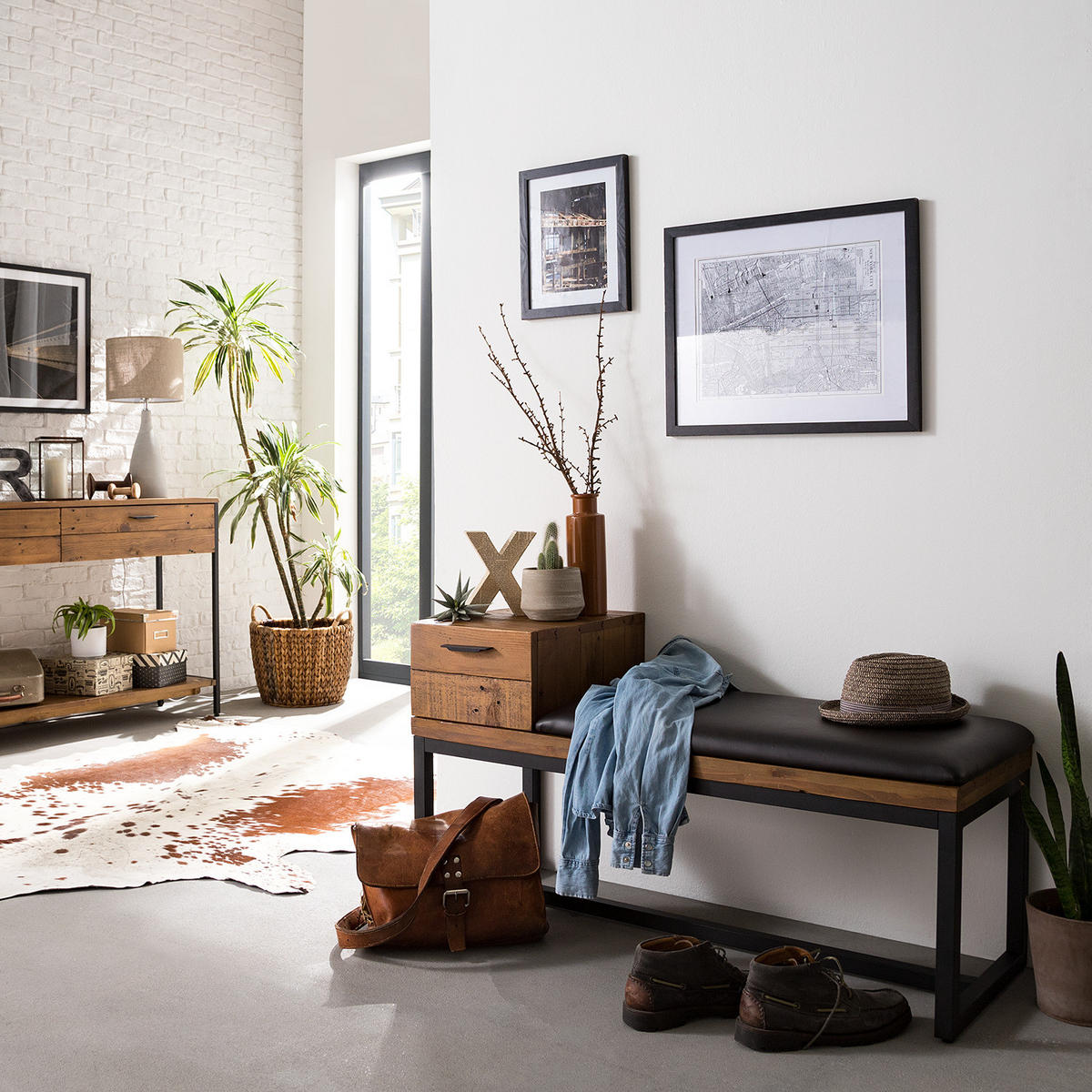 GARDEROBENBANK - Kunstleder / Pinie massiv - Schwarz/Pinienfarben, Holz (110/59/41cm) - home24