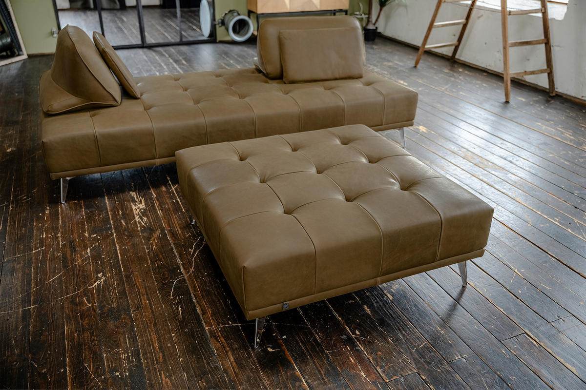 SOFA MIT HOCKER WIOLO 2ER SET Beige Leder - Beige/Silberfarben, Leder/Metall (240/83/110cm) - KAWOLA