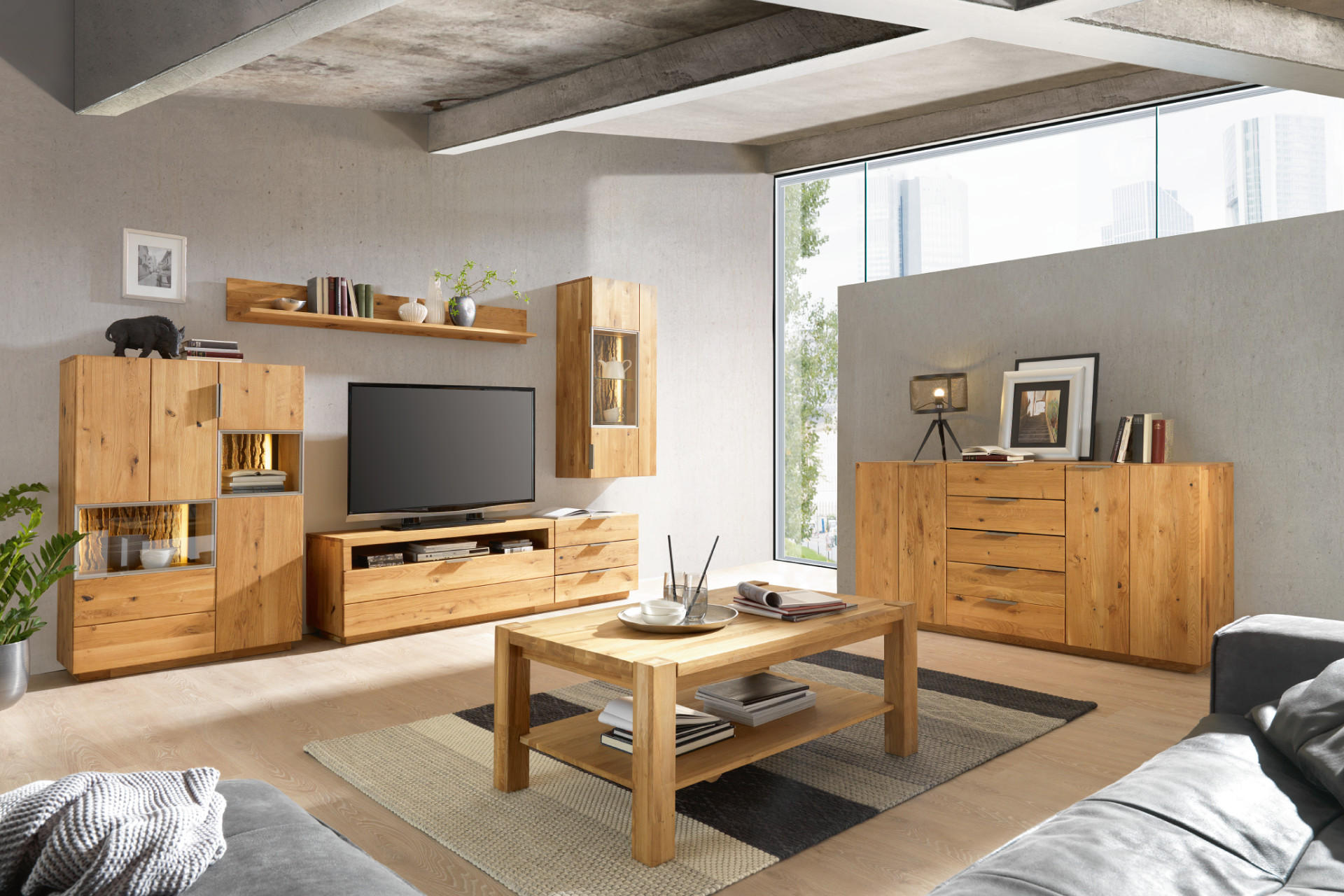 WohnwÃ¤nde aus Holz mit Fernseher